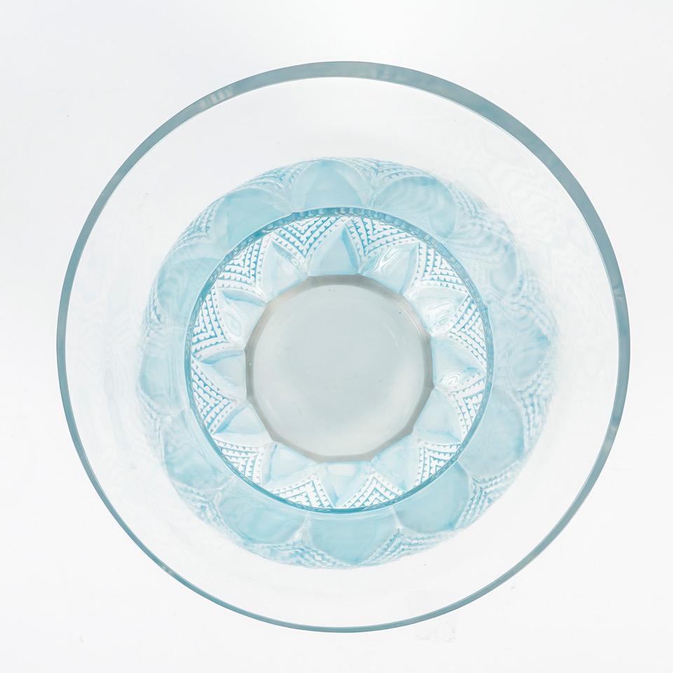 French René Lalique  1935 Entrelacs vase For Sale