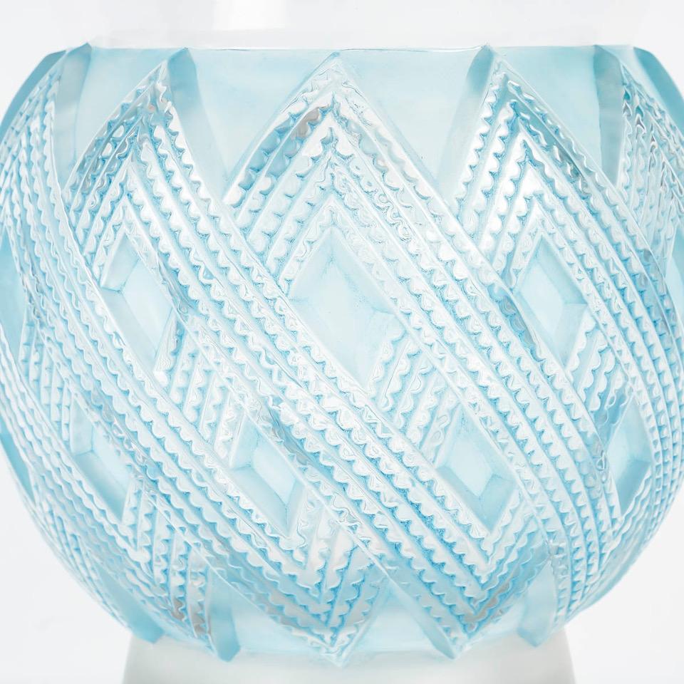 20th Century René Lalique  1935 Entrelacs vase For Sale