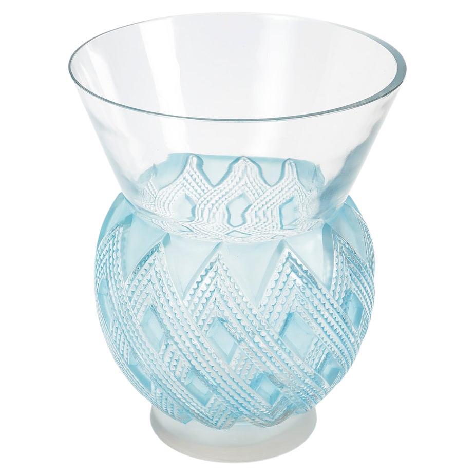 René Lalique  1935 Entrelacs vase For Sale