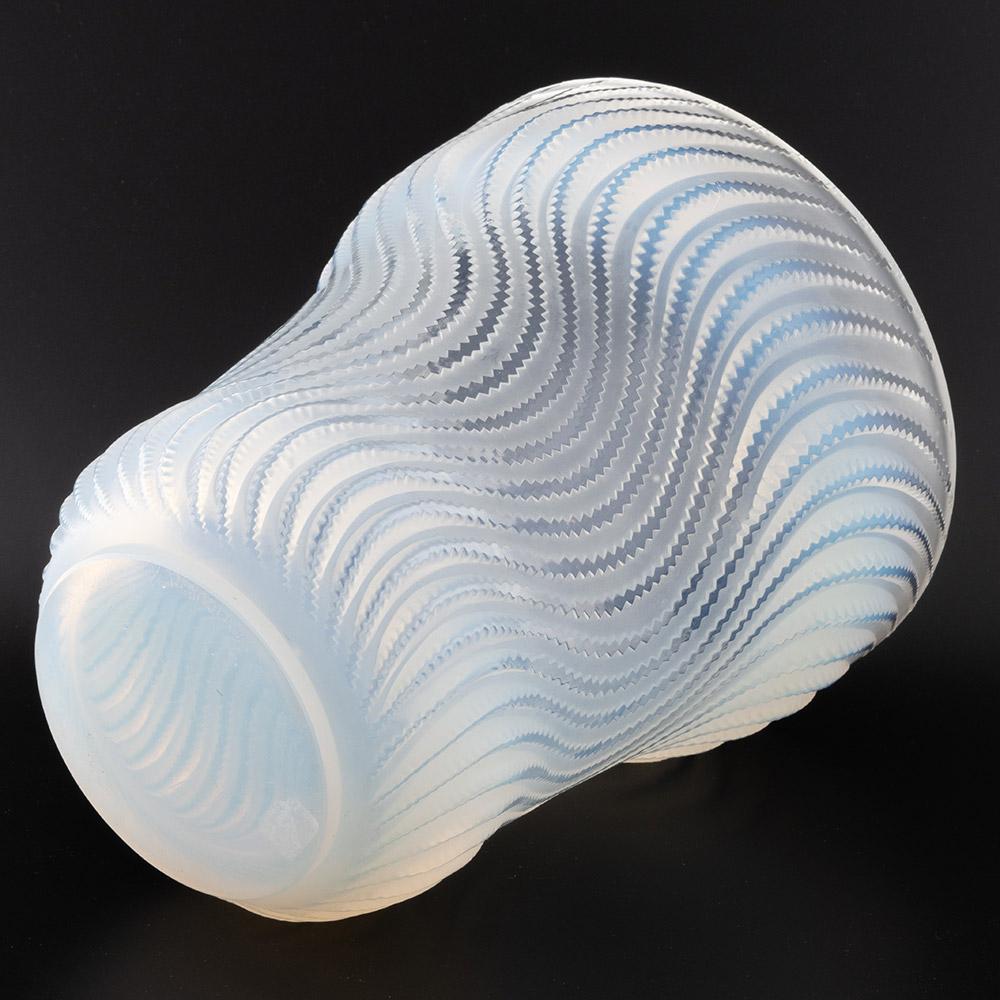 Rene Lalique Actinia Vase Designed 1934 Marcilhac 10-889 In Good Condition In Tunbridge Wells, GB