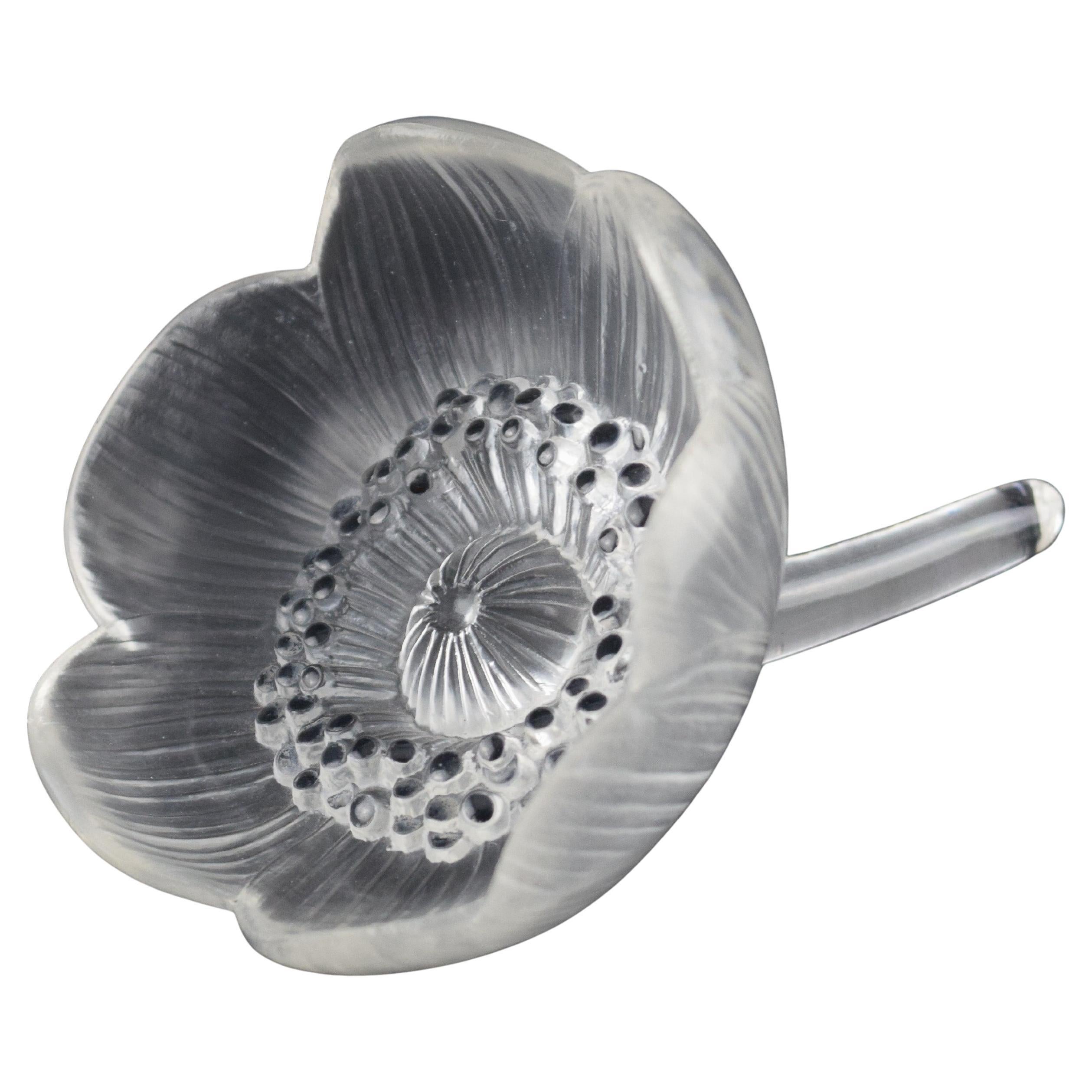 Rene Lalique Pisapapeles flor Anemone Fermee C1931