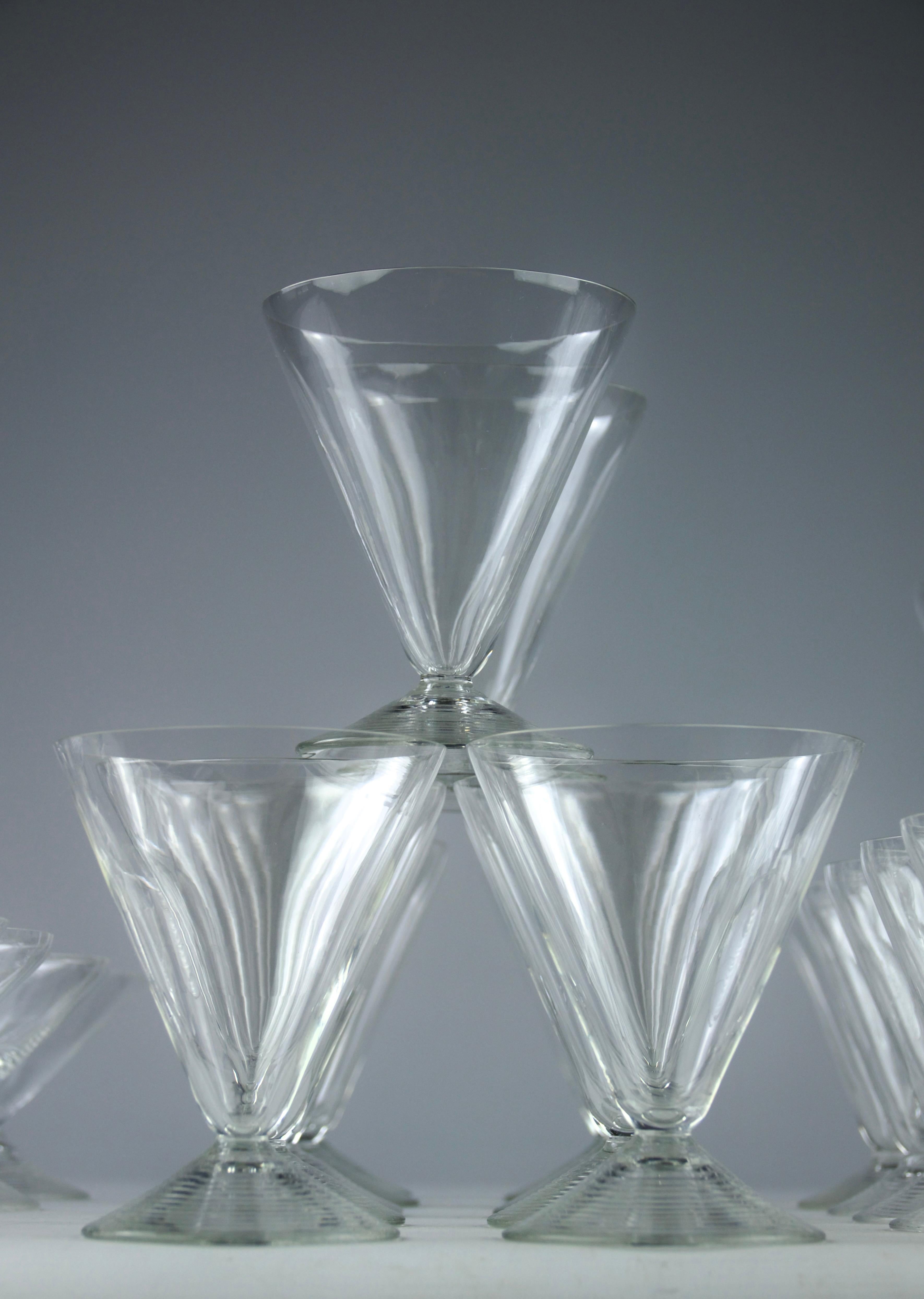 Francese René Lalique, Servizio di vetro Arbois (43 pezzi), Art Deco francese 1937 in vendita
