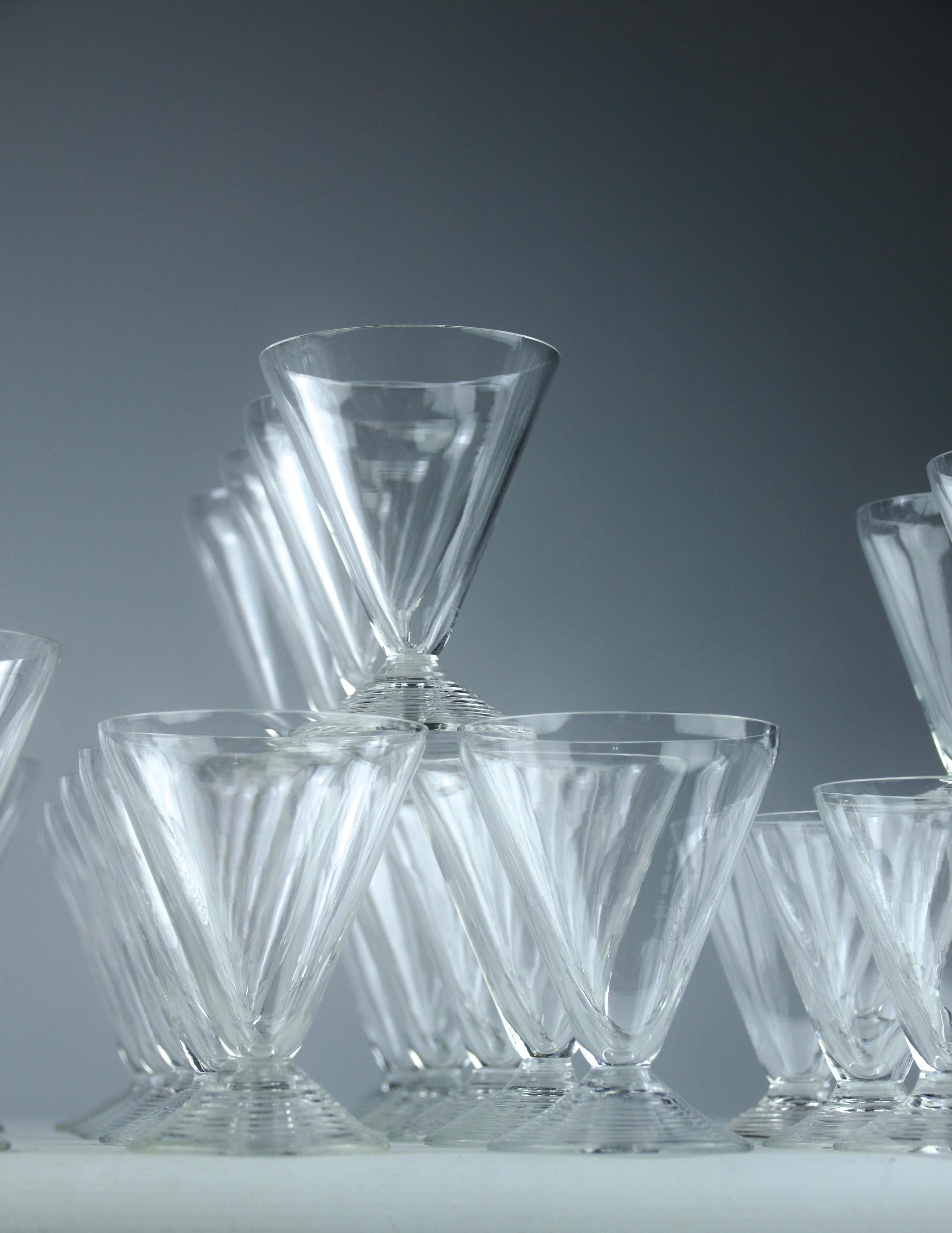 René Lalique, Servizio di vetro Arbois (43 pezzi), Art Deco francese 1937 In condizioni buone in vendita a PARIS, FR