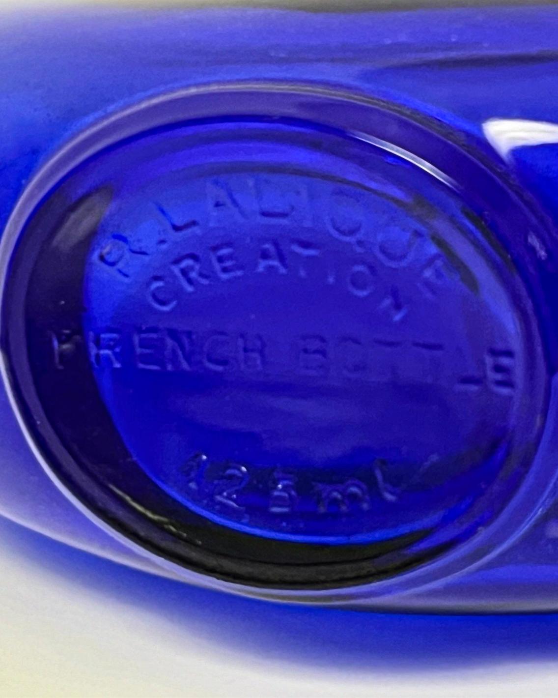 René Lalique Art Deco Bottiglia di profumo blu cobalto per Worth 