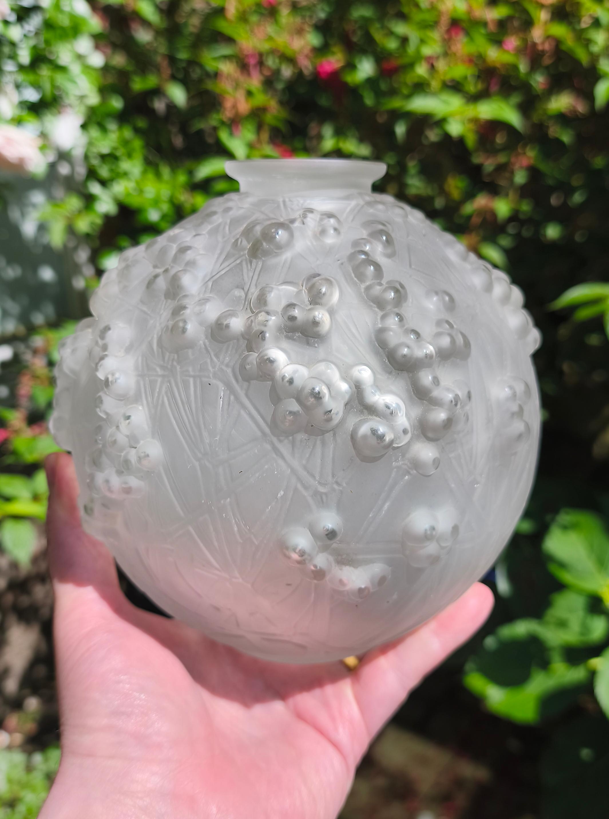 Jarrón de cristal art déco René Lalique 