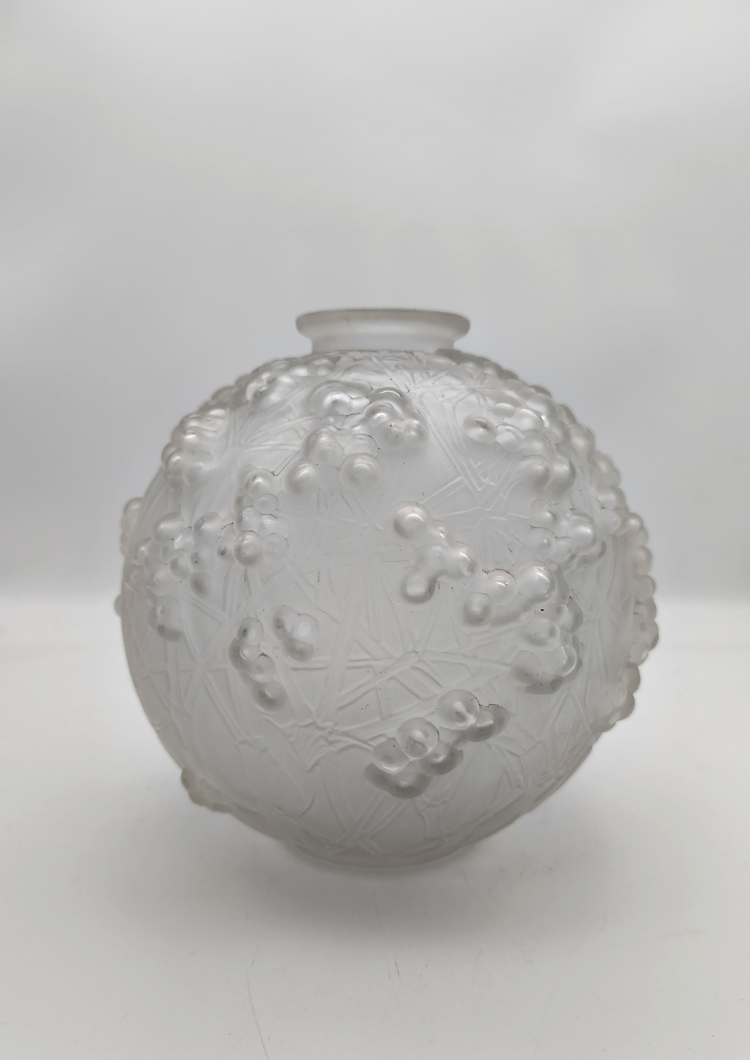 Jarrón de cristal art déco René Lalique 
