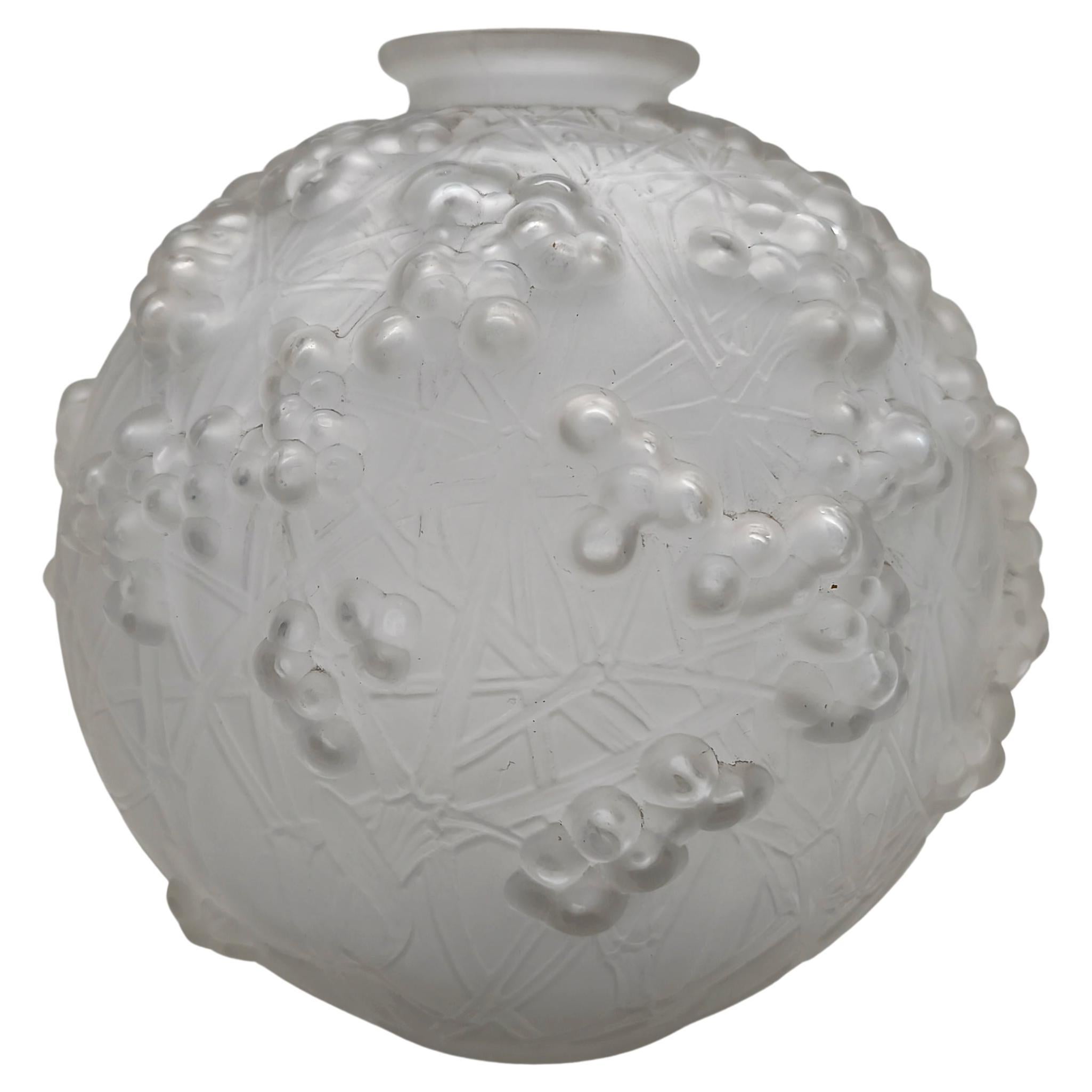 René Lalique art deco glass vase "Druide", made in France, ca. 1924