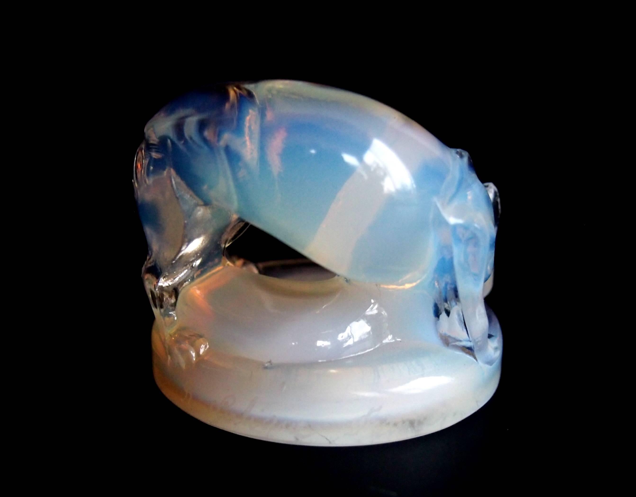 French Rene Lalique Art Deco Opal Glass Fox Cachet In Good Condition For Sale In London, GB