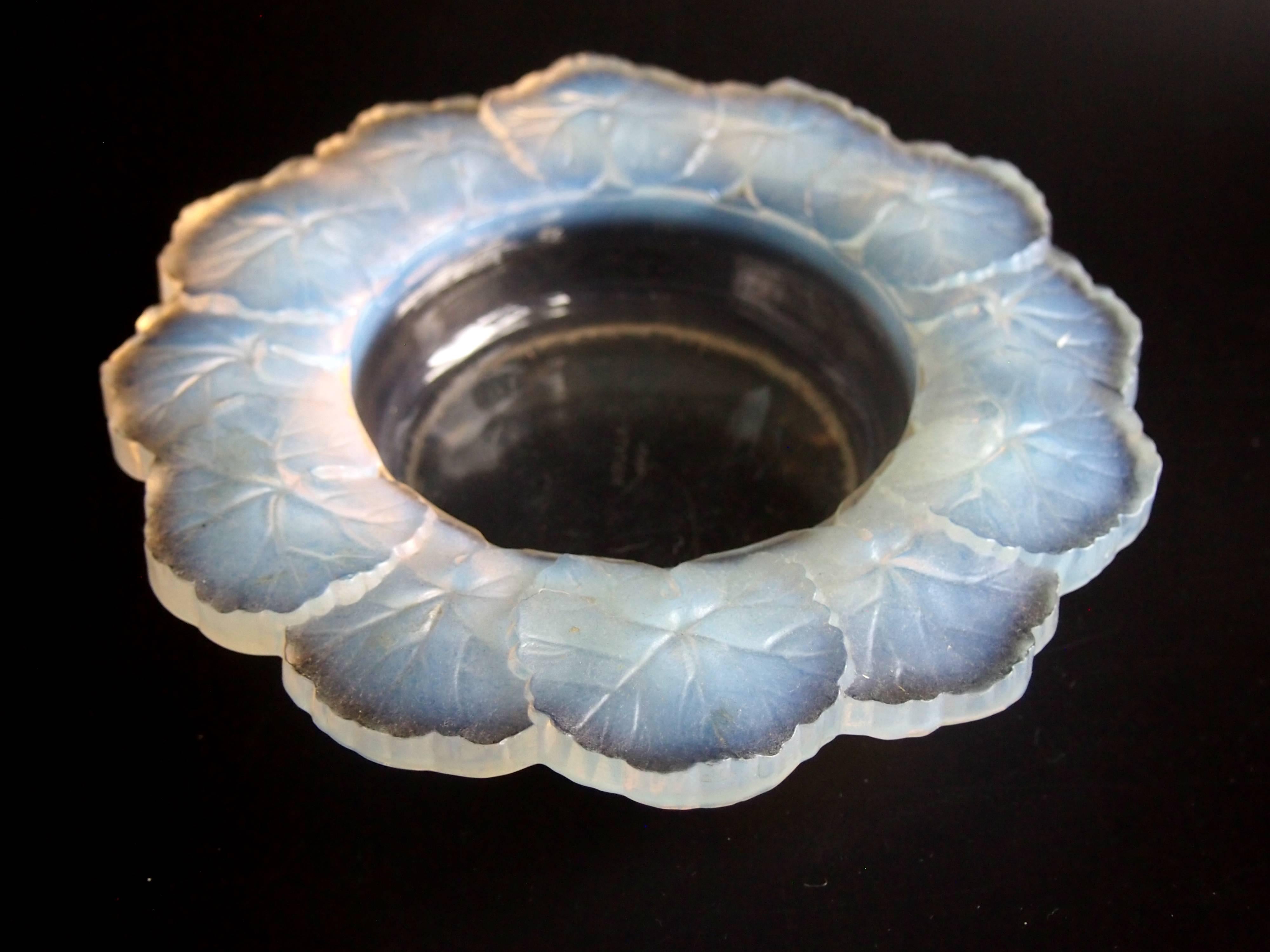 Rene Lalique French Art Deco Opal Glass Honfleur Bowl In Good Condition For Sale In London, GB