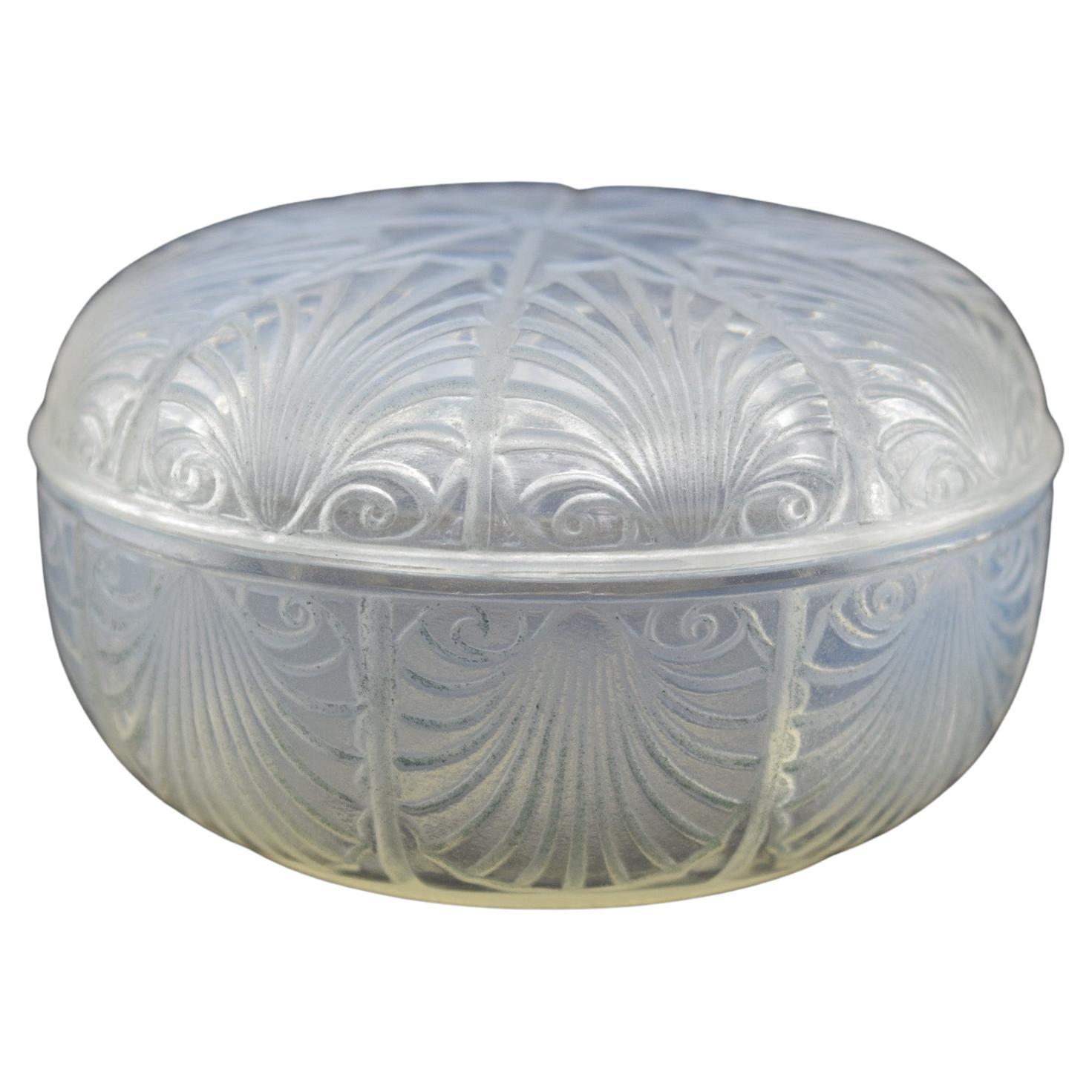 Caja de coquilles art déco opalescente René Lalique C1920 en venta