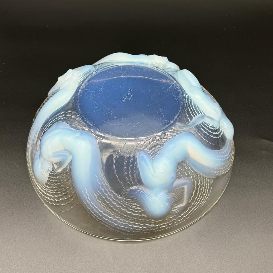 Moulé René Lalique Art Deco Bol Calypso en verre opalescent en vente
