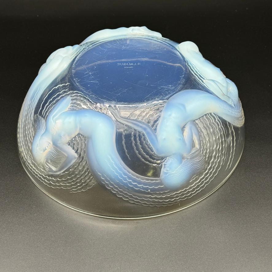 Milieu du XXe siècle René Lalique Art Deco Bol Calypso en verre opalescent en vente