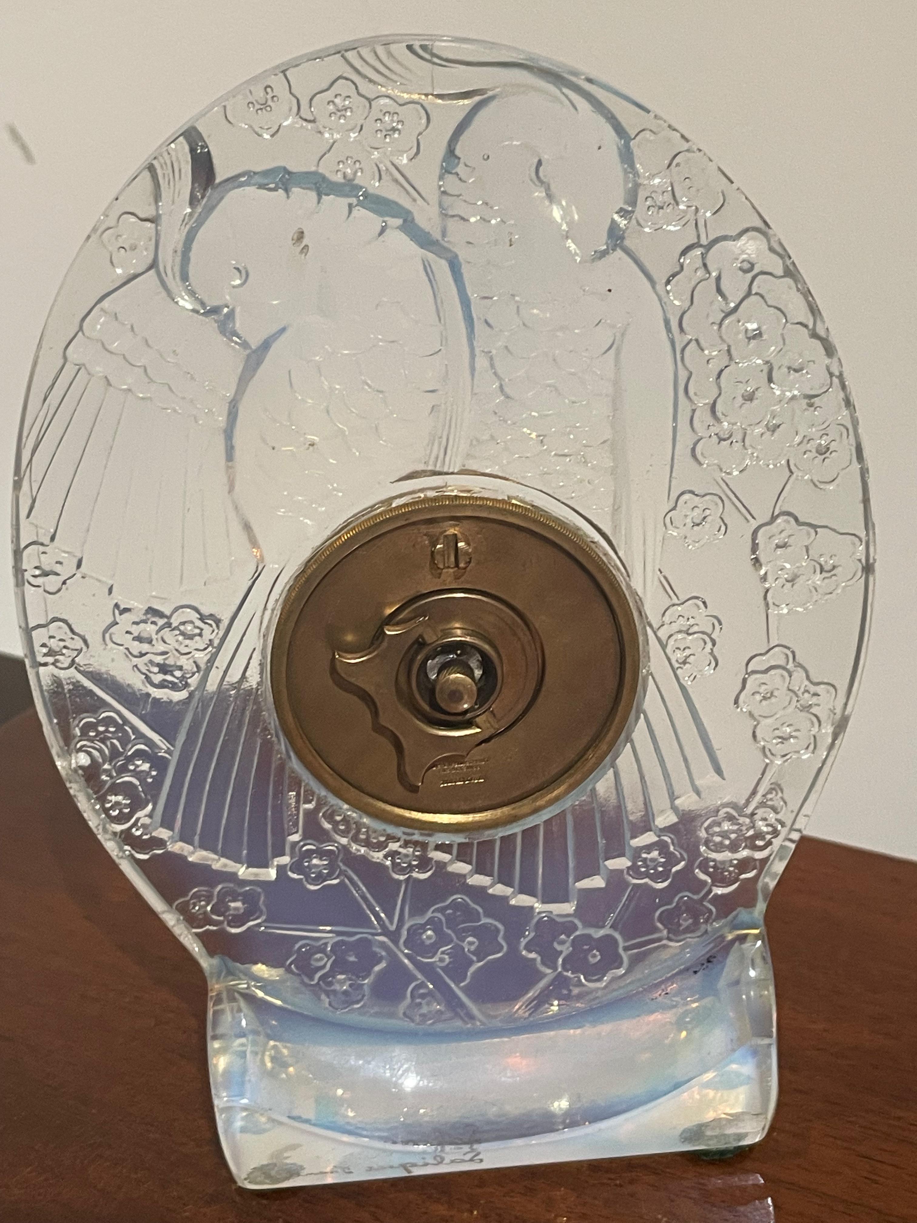 René Lalique Art Deco Opalescent Glass Clock with Love Birds In Good Condition For Sale In Oakland, CA