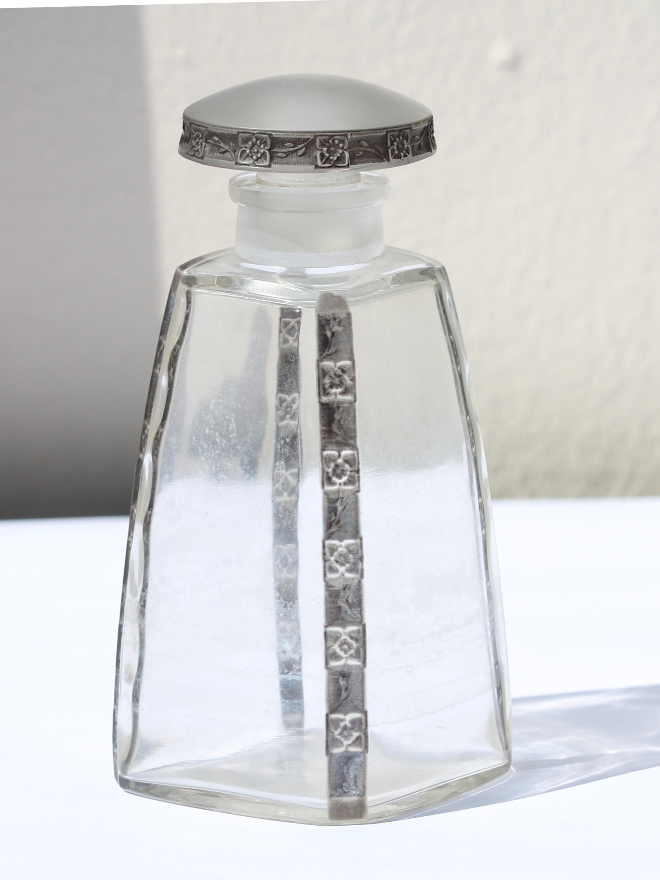 Rene Lalique Art Deco R. Lalique Molded Glass Fleurettes Perfume Bottle For Sale 4