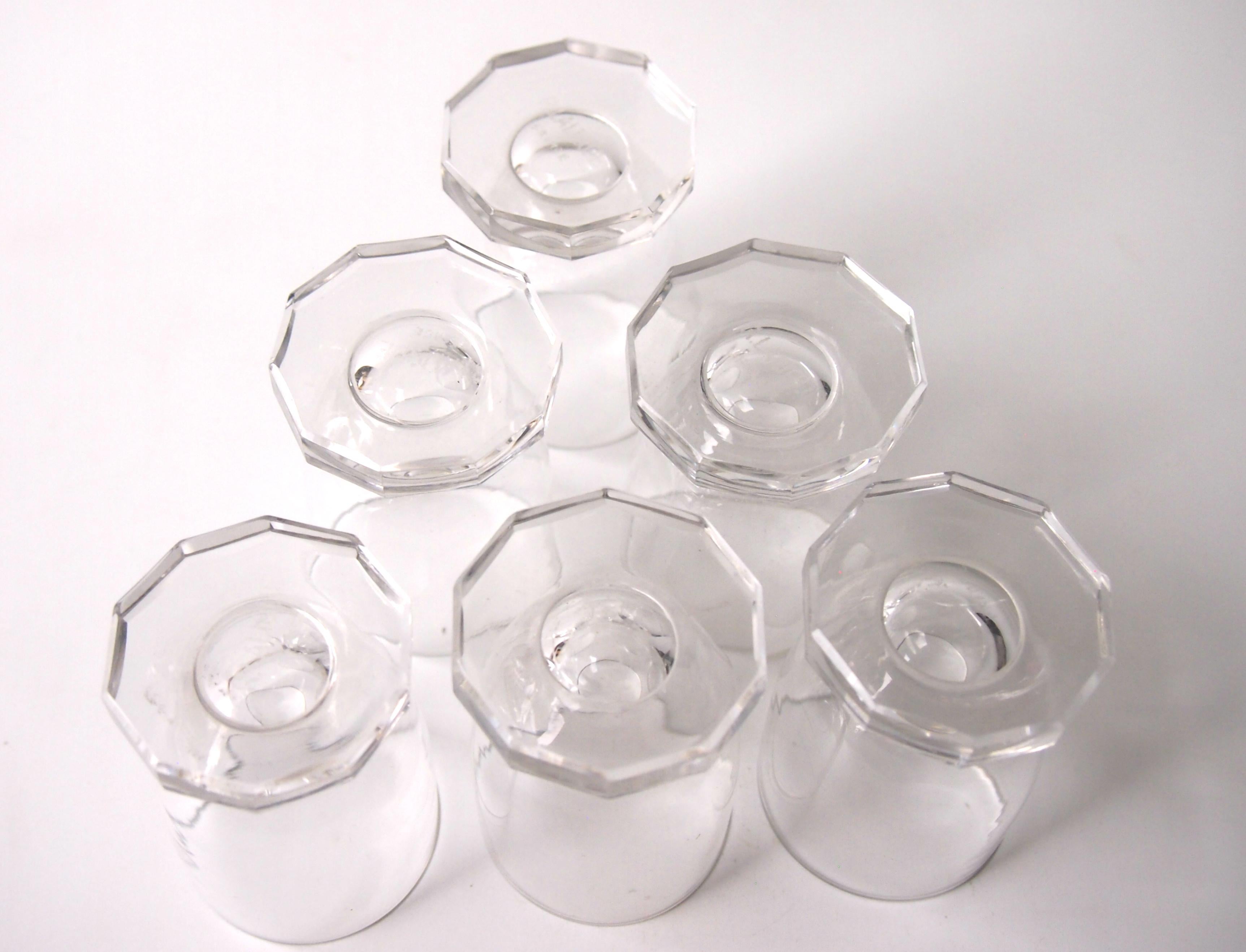 René Lalique French Art Deco Set of Six Lille Liqueur Glasses, 1930s In Good Condition For Sale In London, GB