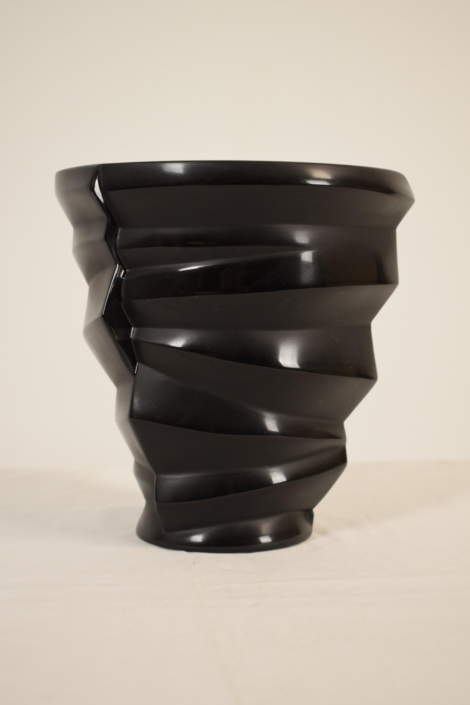 Dixie Black Crystal Vase Collection, Lalique, France, 21st century
Engraved signature and numbering: copy no. 266/999

The vase called Dixie of the Black Collection manufacture Lalique was made in France in 999 runs of which the present number is
