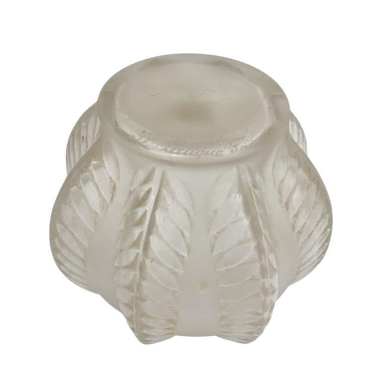 Satinato Vaso art déco di Rene His Lalique in vendita