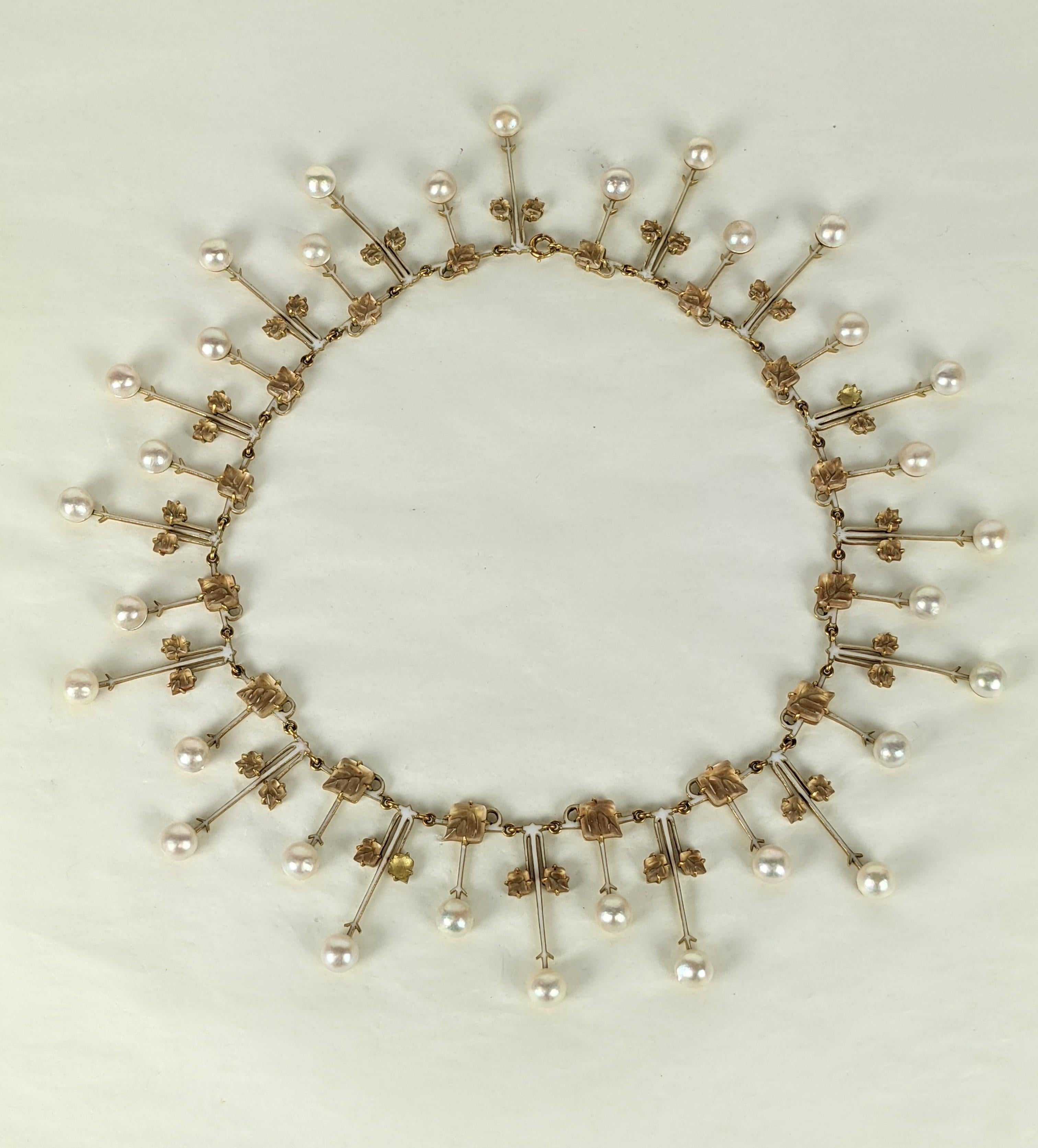 Sopravvivenza eccezionale e rara. Collare con foglie e perle Art Nouveau di Rene Lalique dei primi del Novecento. Tendini di oro bianco smaltato 18 carati sono incastonati con 