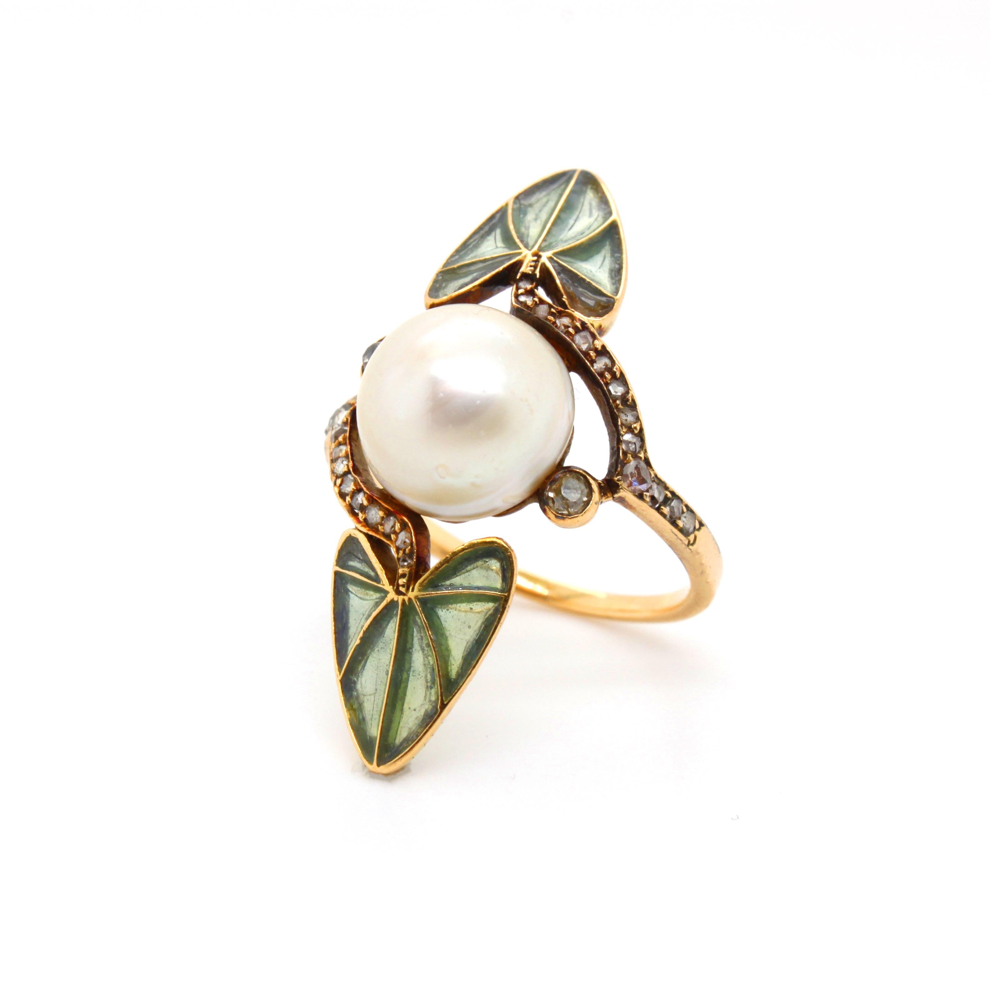 Rare René Lalique Art Nouveau Pearl and Enamel Ring, ca. 1900

This beautiful Art Nouveau ring features two greenish window-enamelled leafs and a freshwater pearl button in the center, accented with several smaller diamonds.
When held up to the