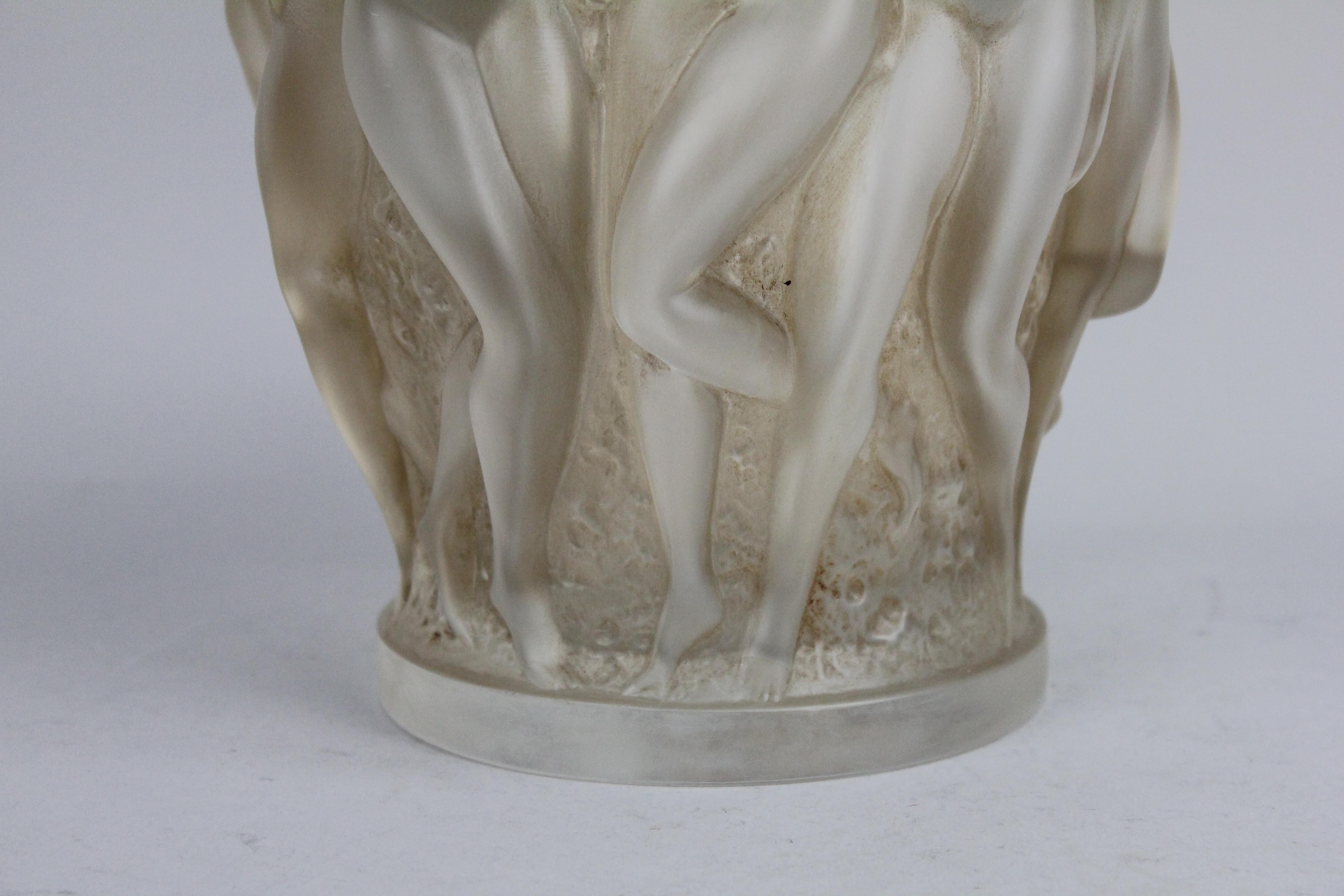 Milieu du XXe siècle René Lalique - Vase Bacchantes:: teinté sépia