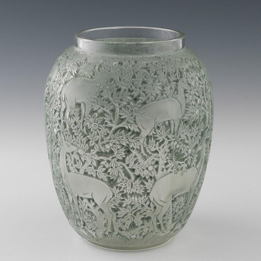 Metà XX secolo Rene Lalique Vaso Biches Marilhac 1082 Disegnato nel 1932 in vendita