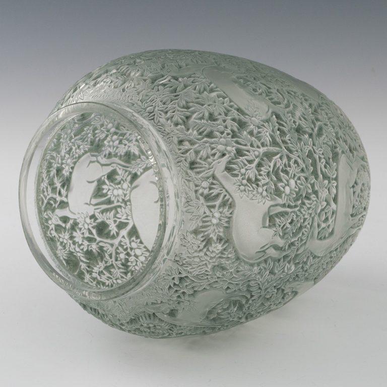 Vetro artistico Rene Lalique Vaso Biches Marilhac 1082 Disegnato nel 1932 in vendita