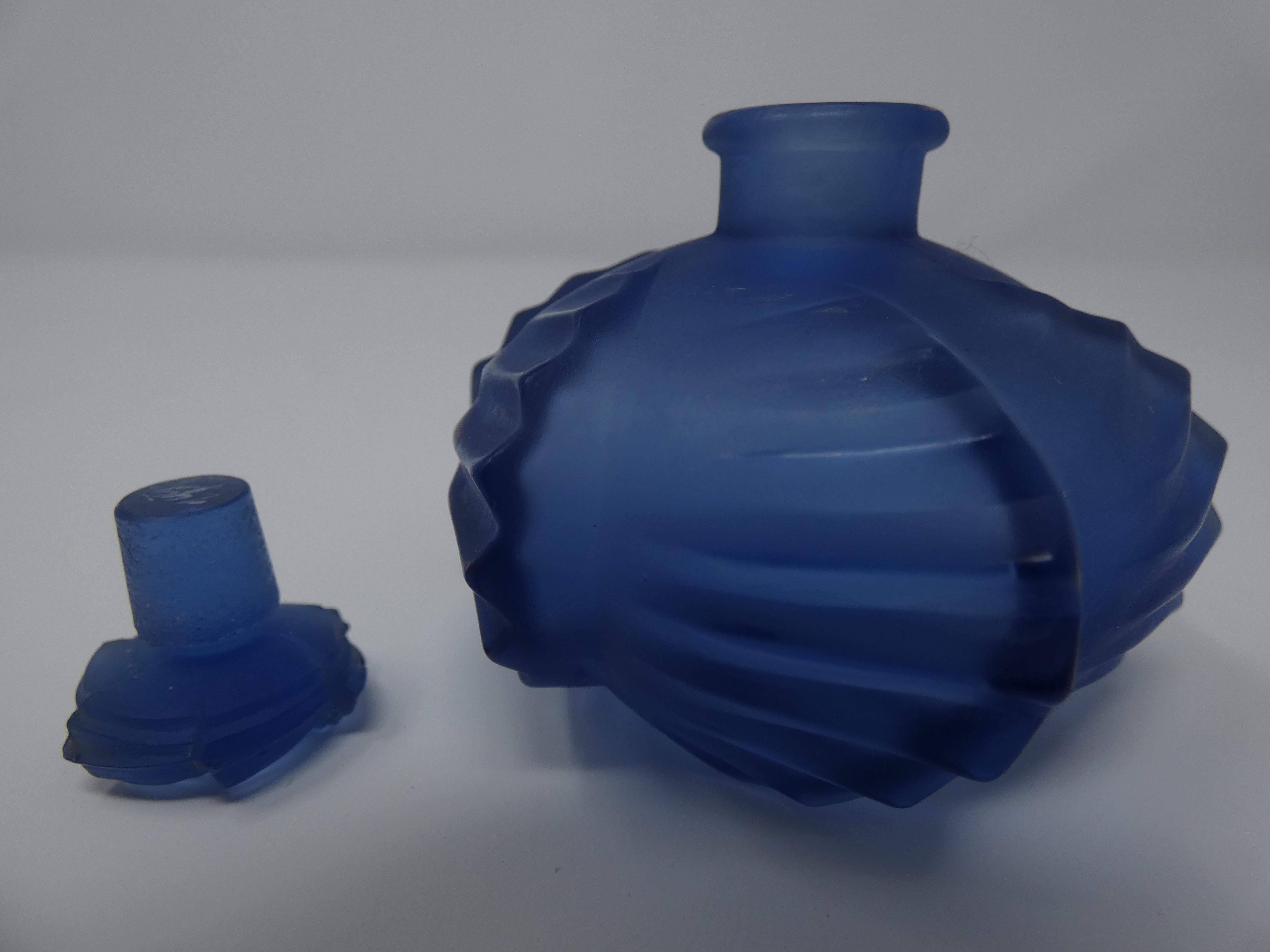 Rene Lalique Blue Glass 'Camille' Perfume Bottle In Good Condition In Chelmsford, Essex