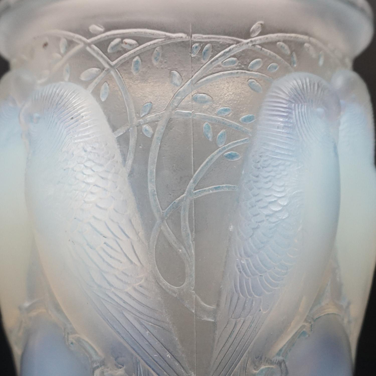 Art Deco Rene Lalique Blue Opalescent 'Ceylan' Glass Vase