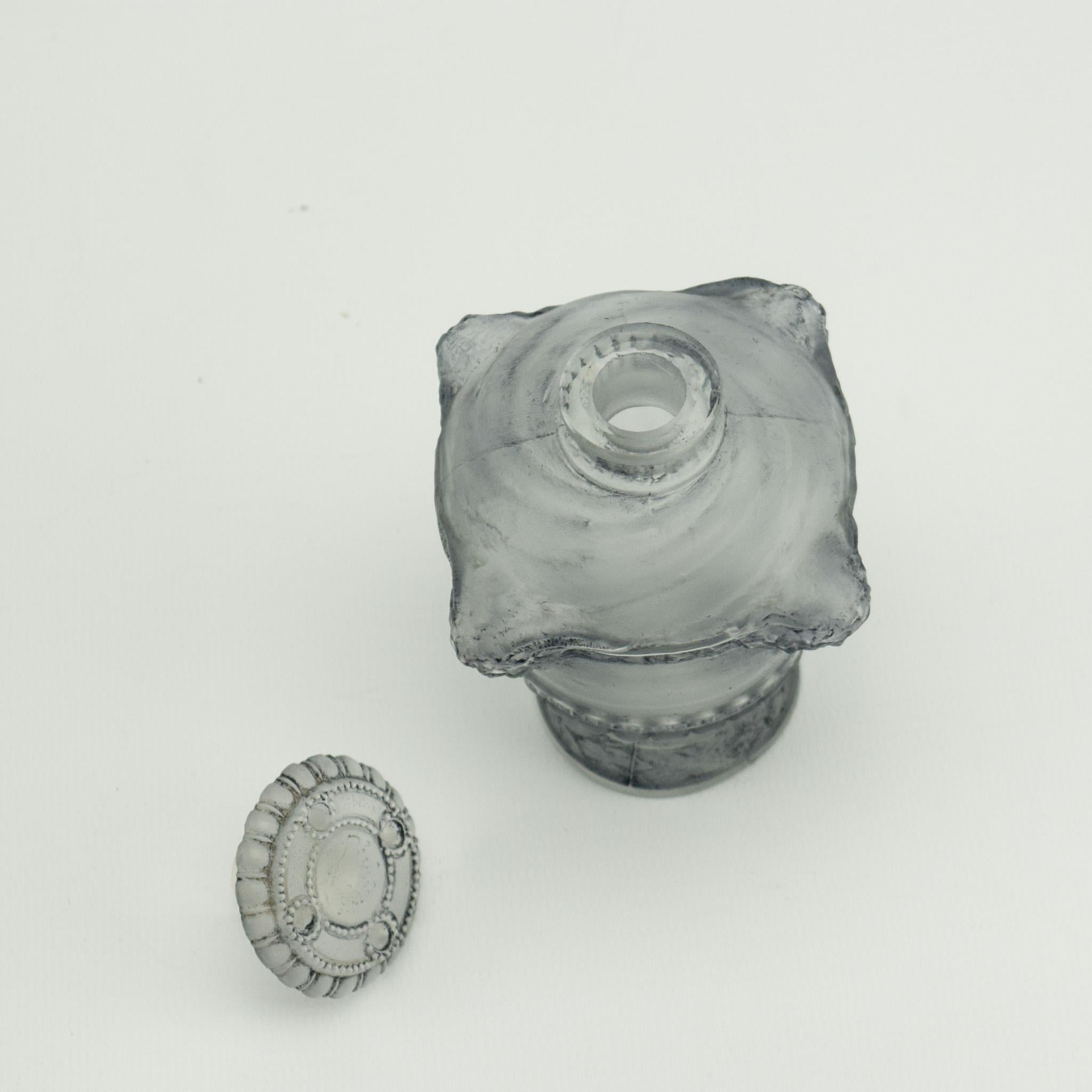 Rene Lalique Bouquet de faunes perfume bottle C1925 In Good Condition For Sale In Devon, GB