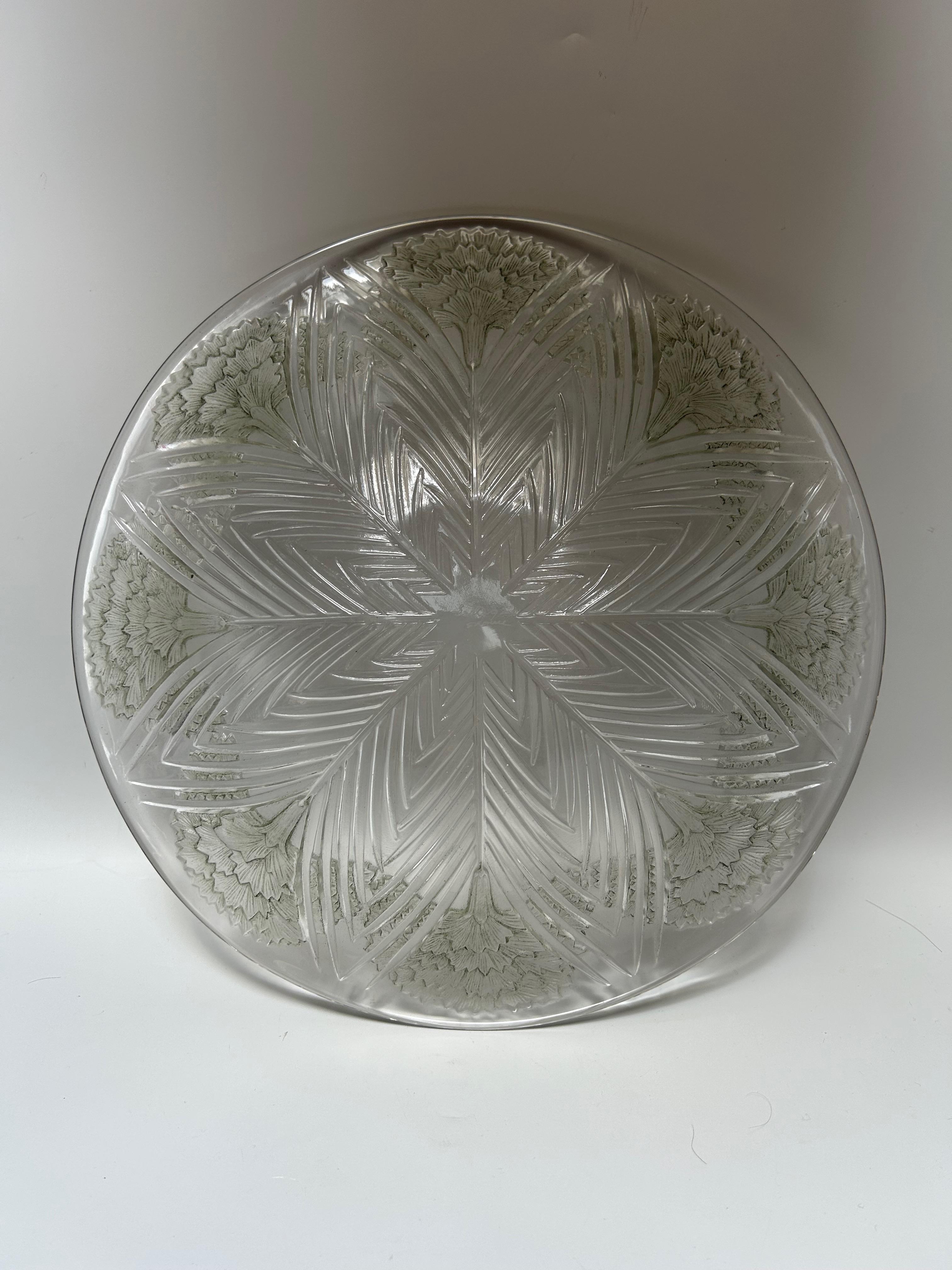 René Lalique Schale Teller Schale Oeillets Nelken Erstellt in 1932 (Glas) im Angebot