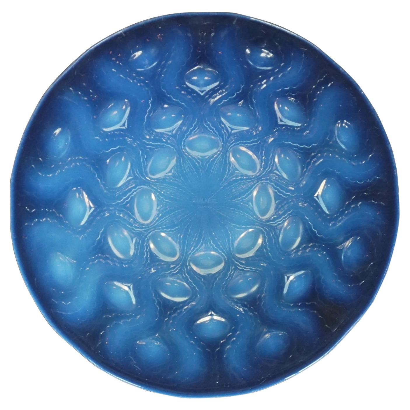 René Lalique "Bulbes", assiette en verre opalescent Art Déco, France, Circa 1935