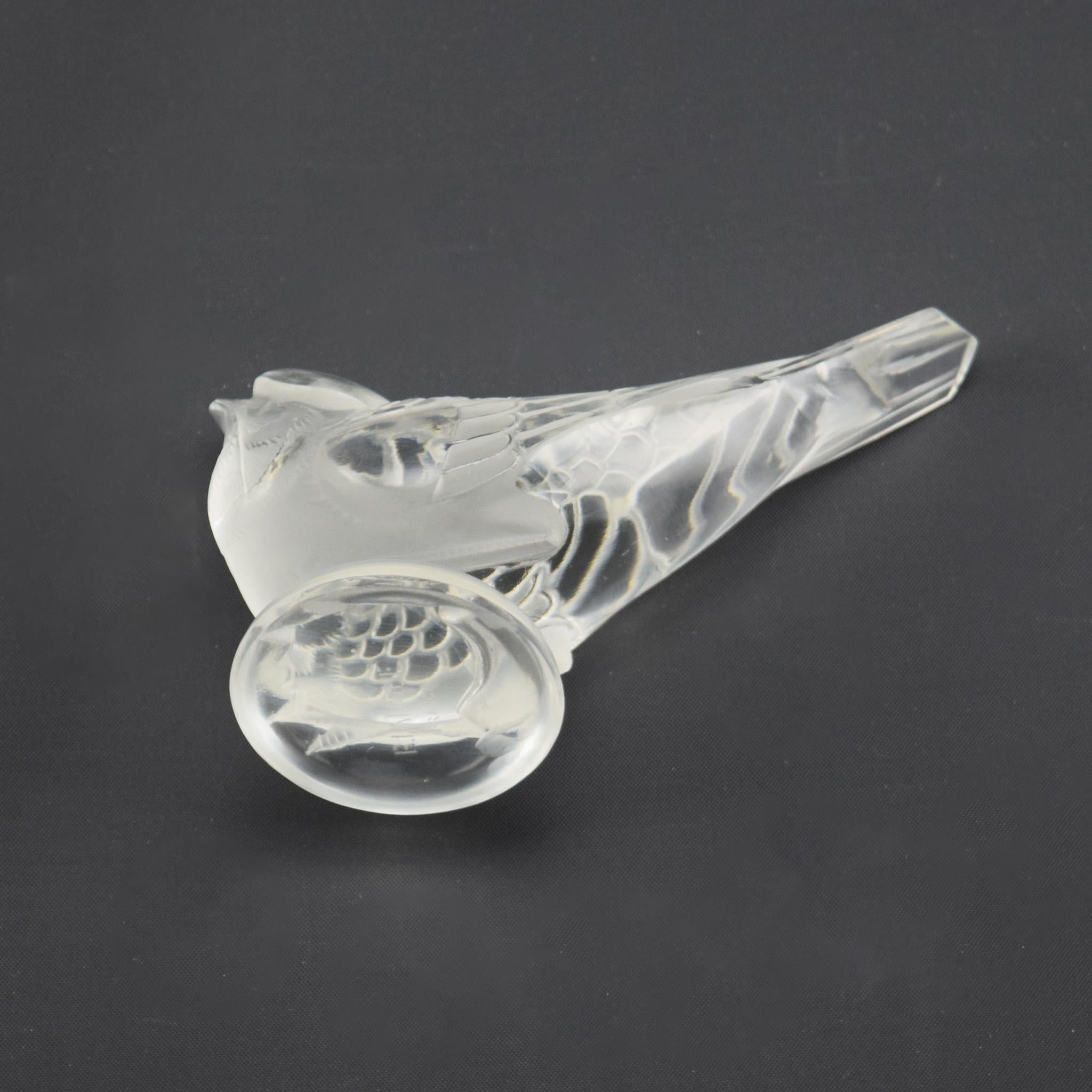 Rene Lalique Chardonneret Hardi Goldfinch Briefbeschwerer aus Goldfinch, um 1931 (Art déco) im Angebot
