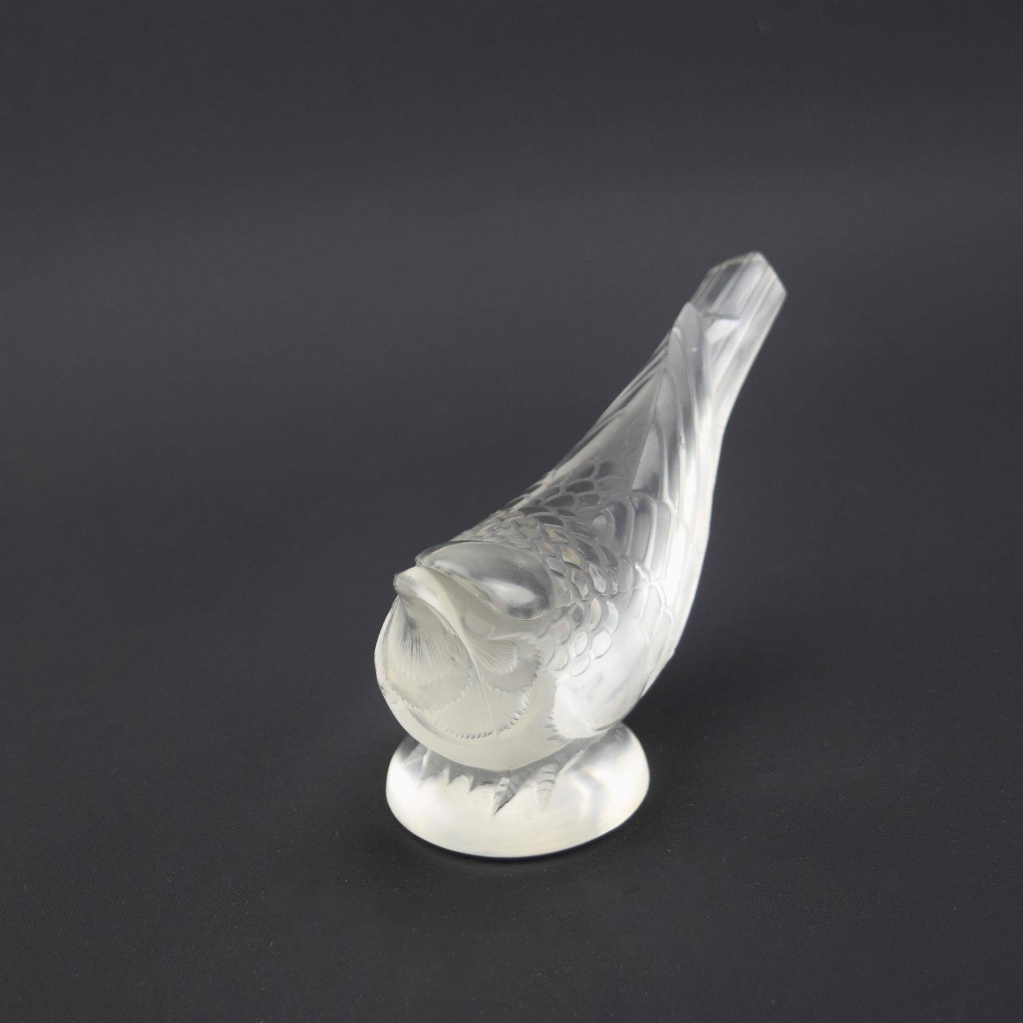 Rene Lalique Chardonneret Hardi Goldfinch Briefbeschwerer aus Goldfinch, um 1931 (Geformt) im Angebot