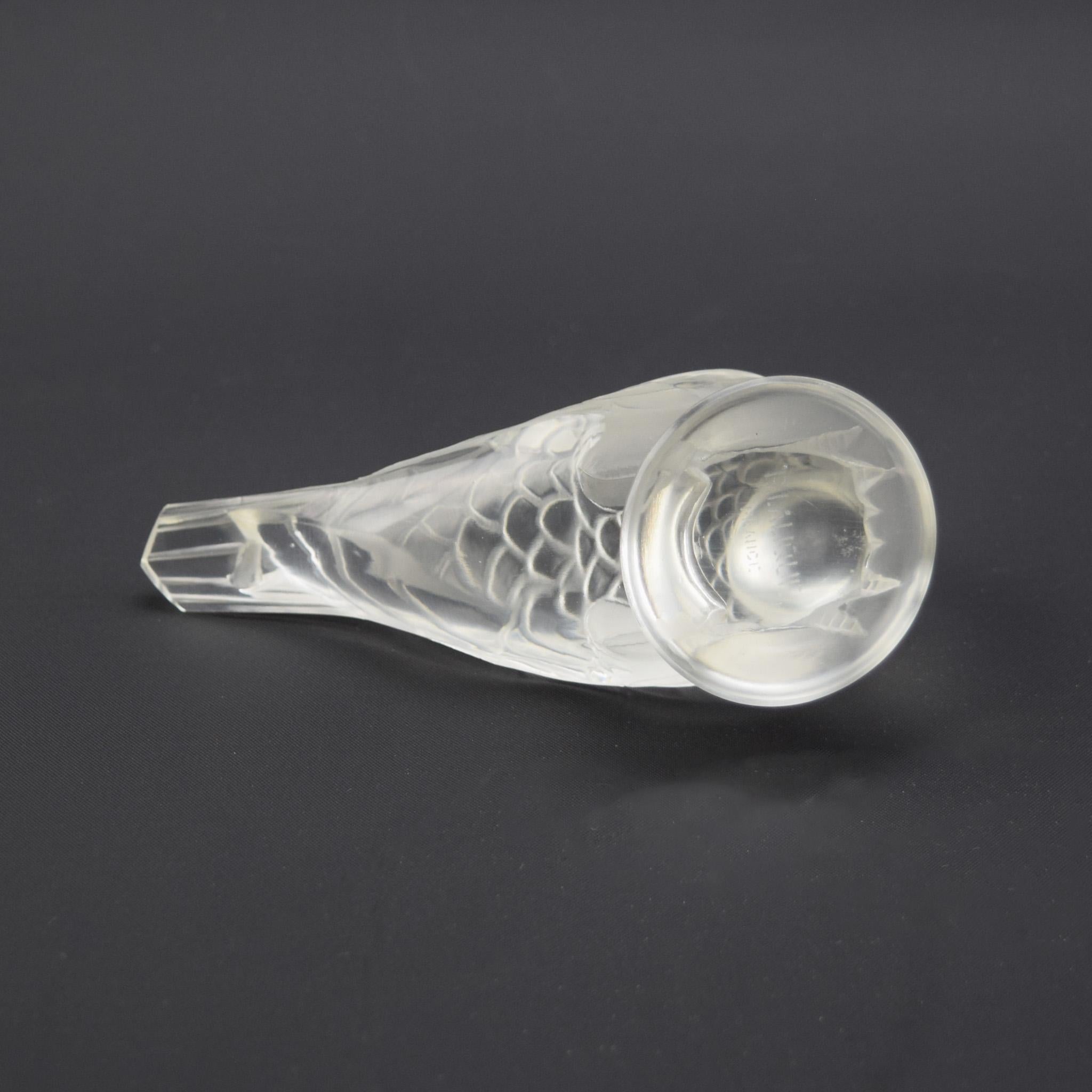 Rene Lalique Chardonneret Hardi Goldfinch Briefbeschwerer aus Goldfinch, um 1931 im Zustand „Gut“ im Angebot in Devon, GB