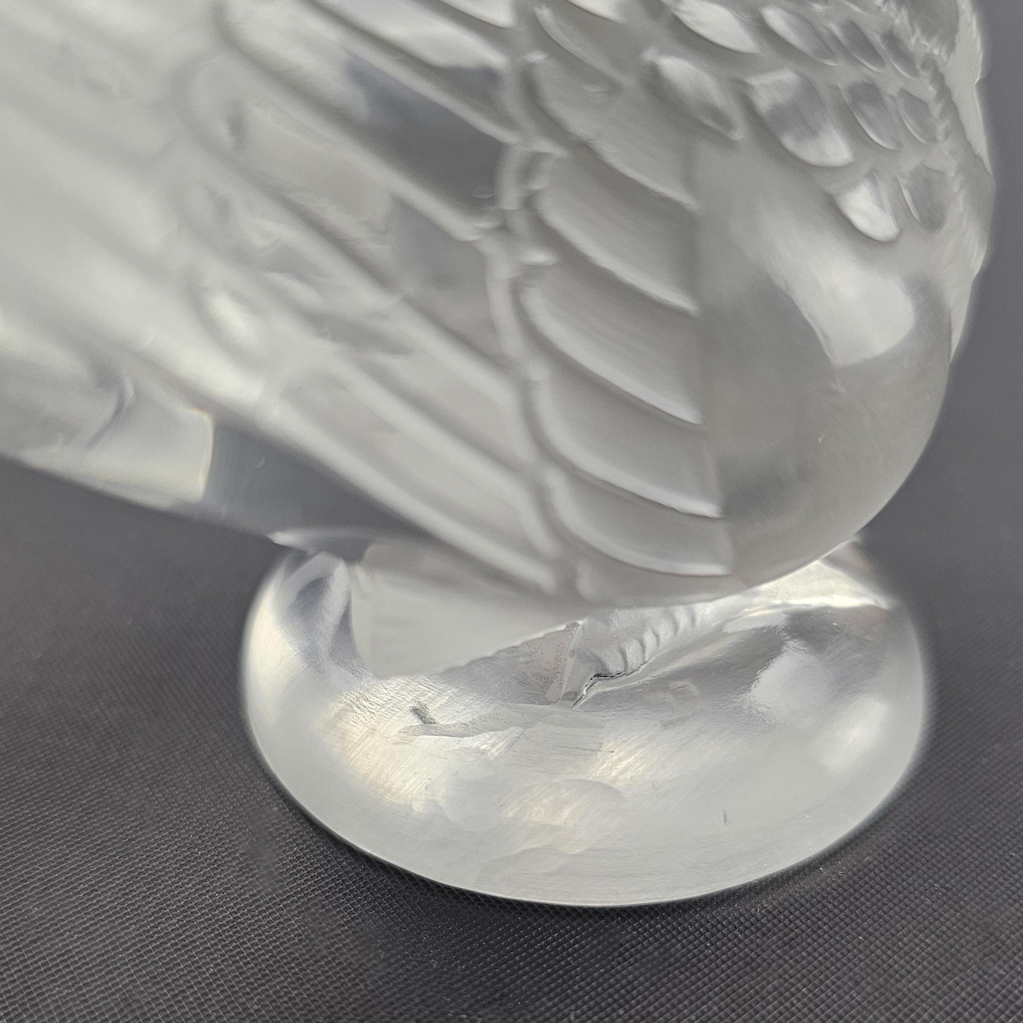 Rene Lalique Chardonneret Hardi Goldfinch Briefbeschwerer aus Goldfinch, um 1931 (Glas) im Angebot