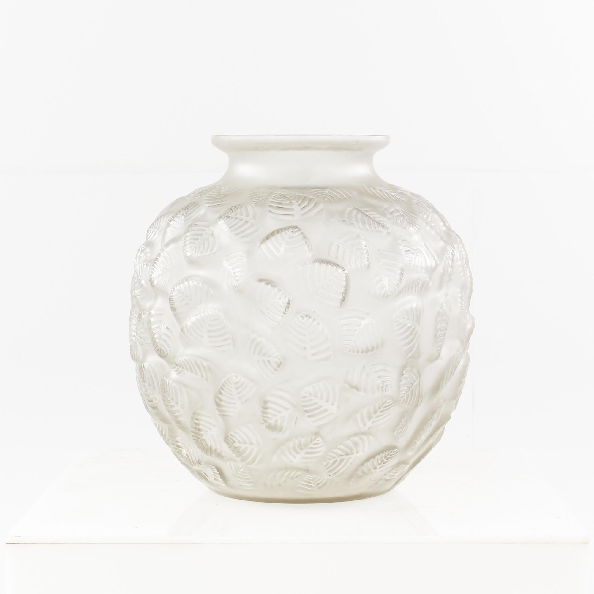 Rene Lalique Charmilles Vase In Good Condition For Sale In Countryside, IL