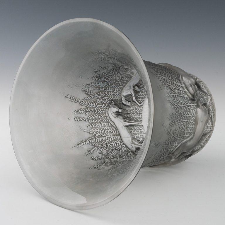 Rene Lalique Jarrón Cheveaux Marcilhac 1047 Diseñado 1930 mediados del siglo XX en venta