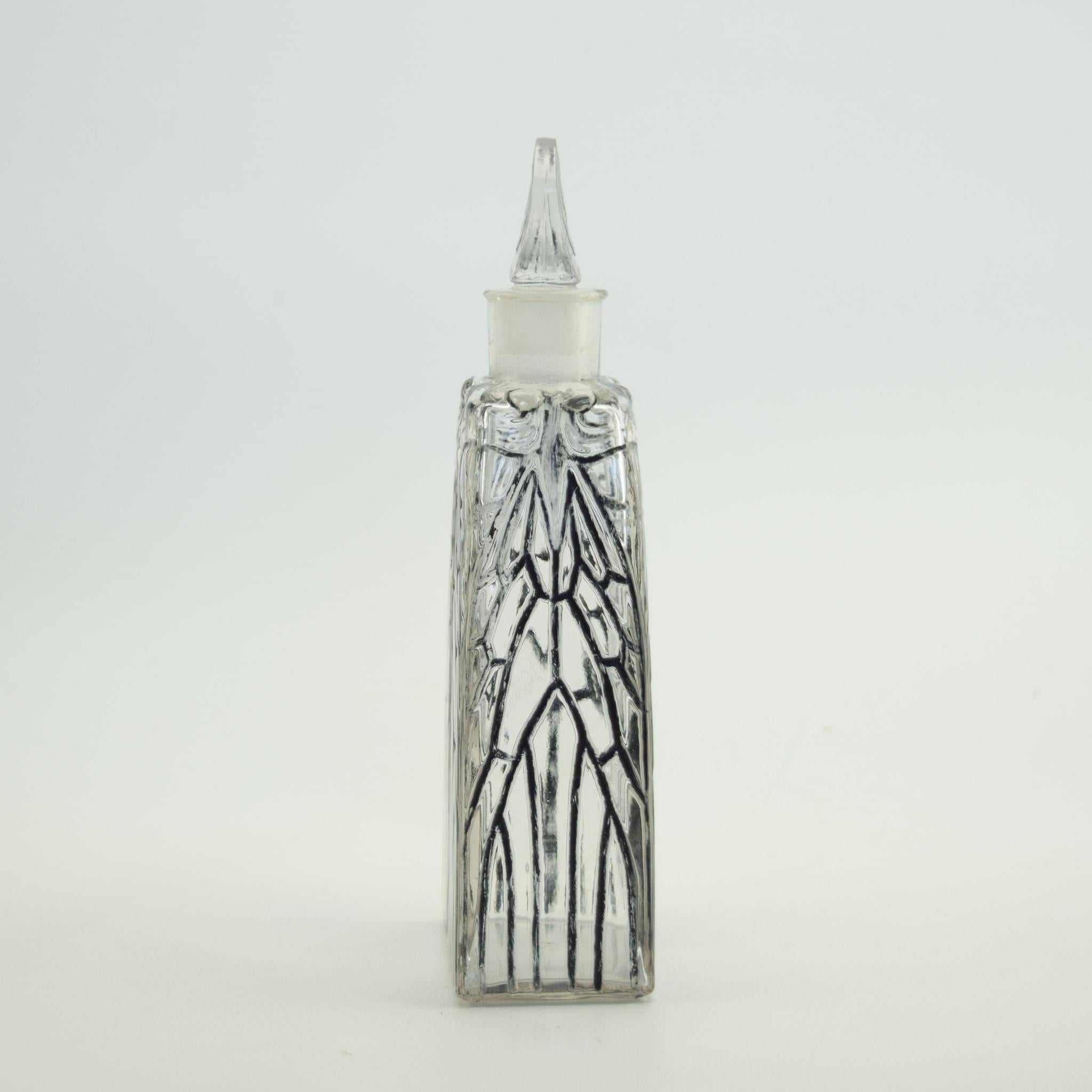 Rene Lalique Cigalia Perfume bottle C1925 In Good Condition For Sale In Devon, GB