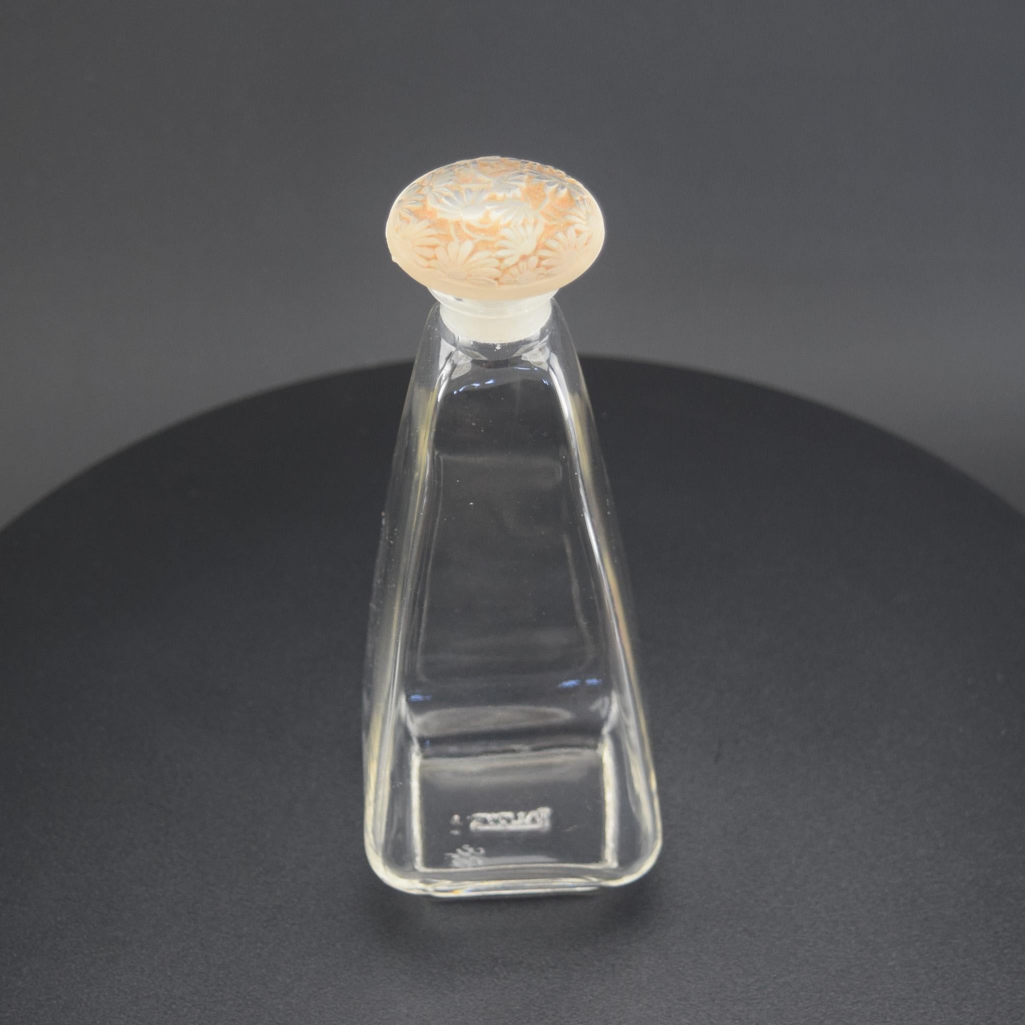 Rene Lalique Coty Claire - 2 frascos de perfume 
Oree - Agua de colonia

Elegante botella transparente de cuatro caras con tapón floral  teñido de sepia
Firma Lalique moldeada junto con un número grabado que se corresponde con el número del