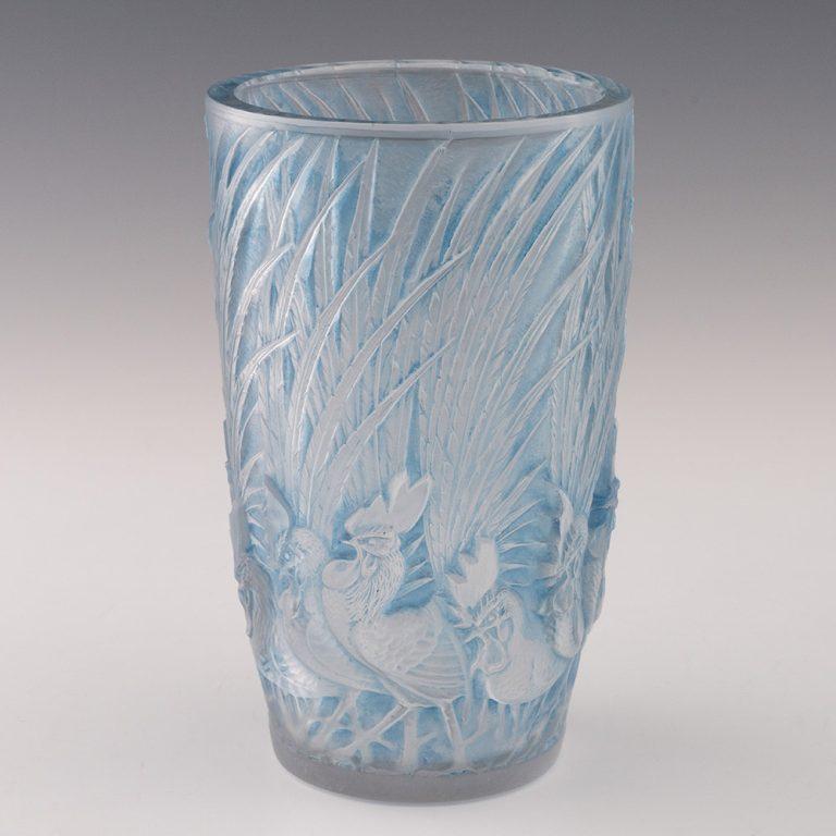 Francese Vaso Coqs et Plumes di Rene Lalique disegnato nel 1928 in vendita