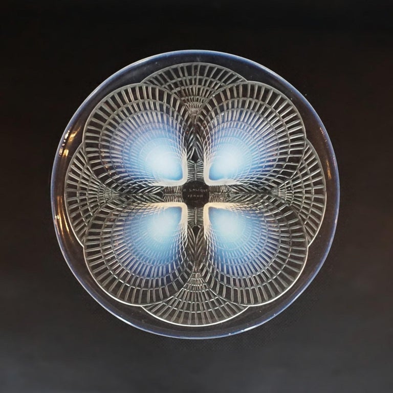 Opalisierender Glasteller "Coquilles No.3" von Lalique im Angebot bei  1stDibs