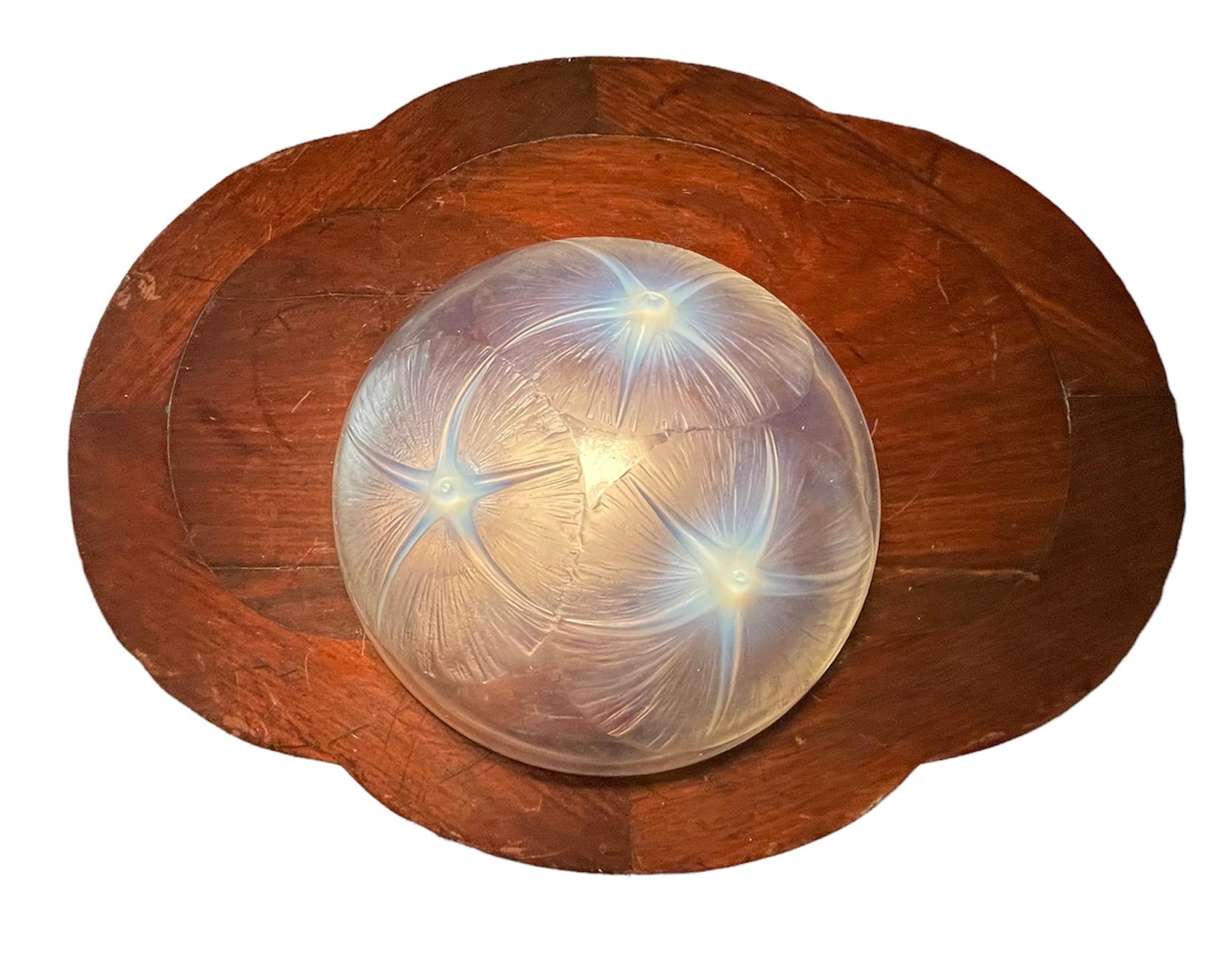 Rene Lalique Crystal Volubilis Flowers Bowl In Good Condition For Sale In Guaynabo, PR