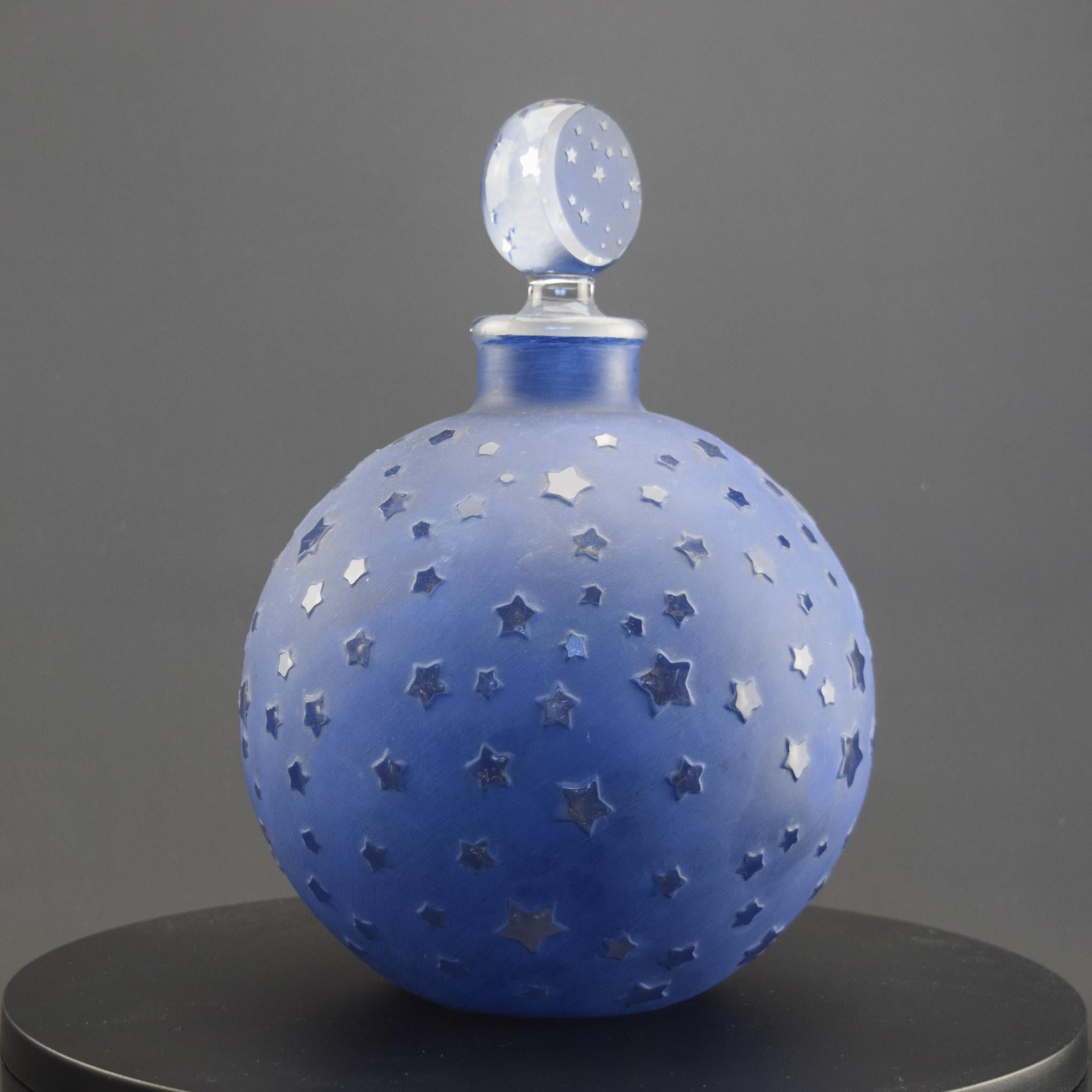 Molded Rene Lalique Dans Le Nuit perfume bottle C1924 Large Size 25.5cm For Sale