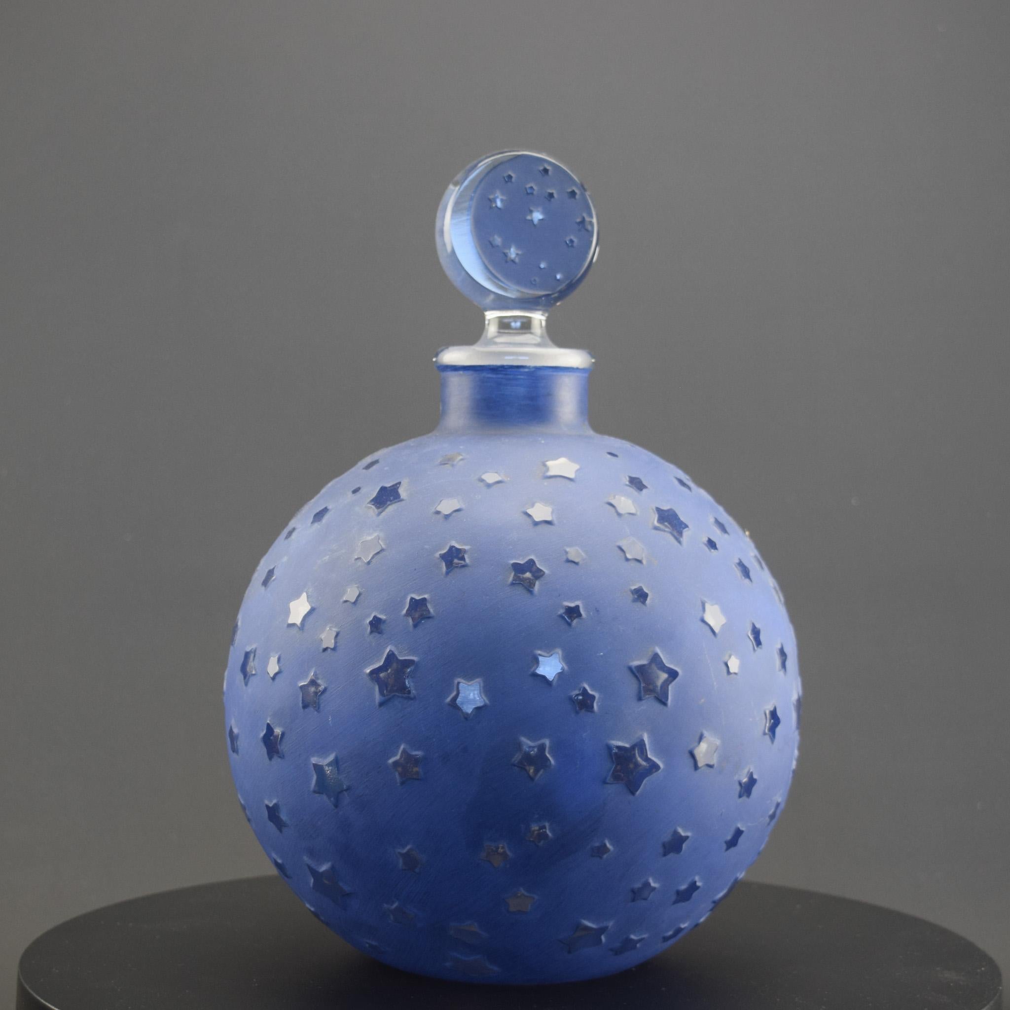 Rene Lalique Dans Le Nuit perfume bottle C1924 Large Size 25.5cm In Good Condition For Sale In Devon, GB