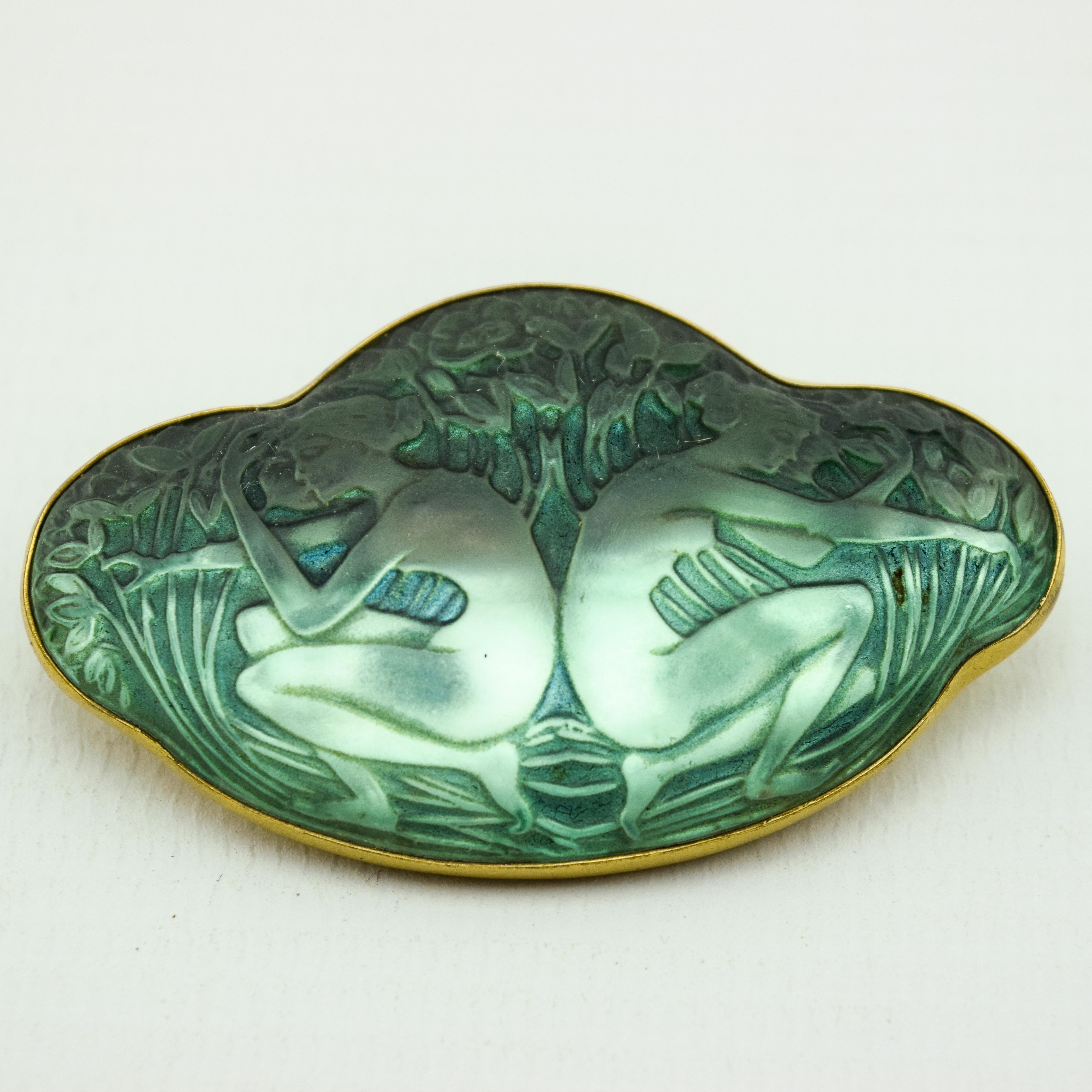 Molded Rene Lalique Deux Figurines Dos a Dos Brooch C1913 For Sale