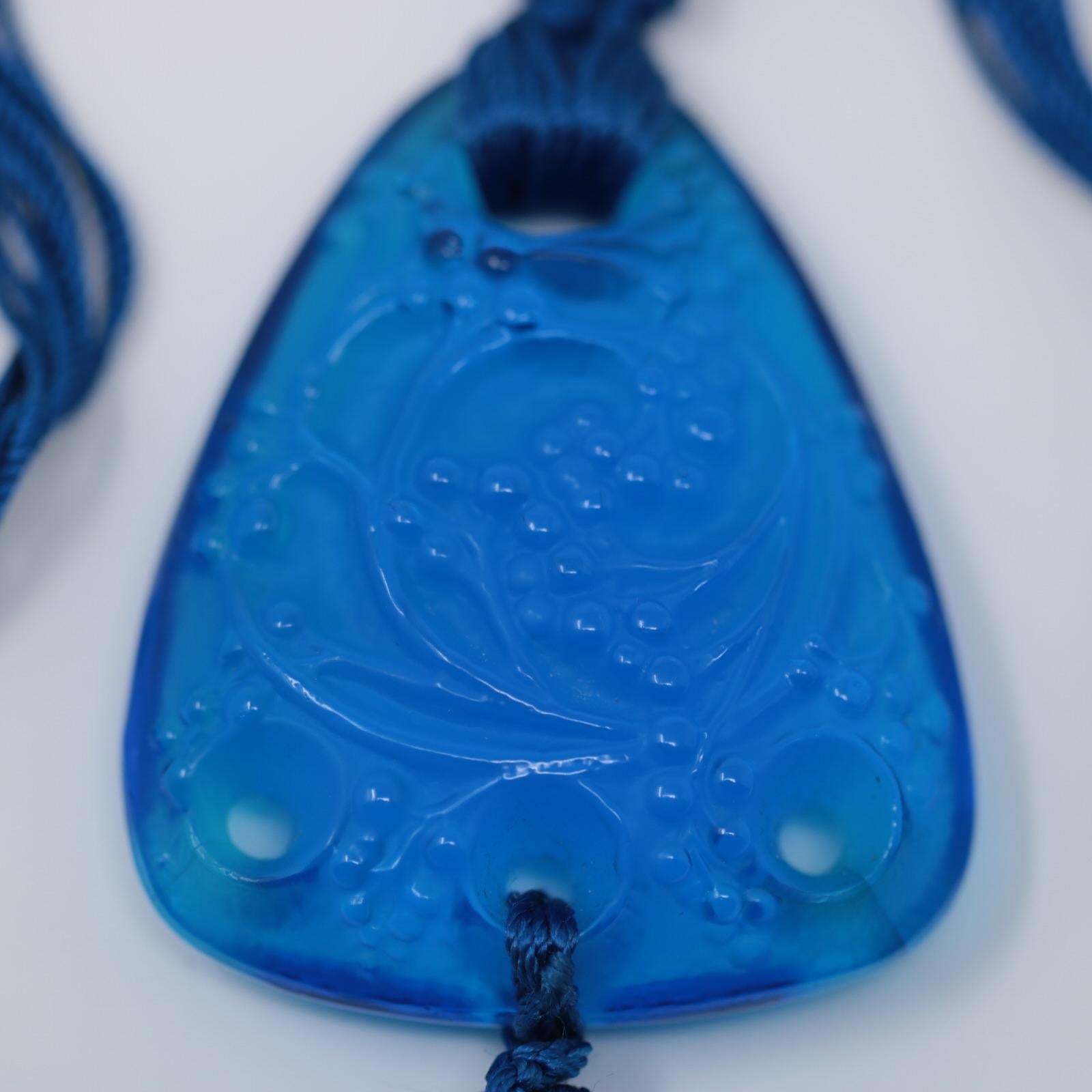 Electric Blue Coloured Glass 'Graines' Pendelleuchte von Lalique (Art nouveau) im Angebot