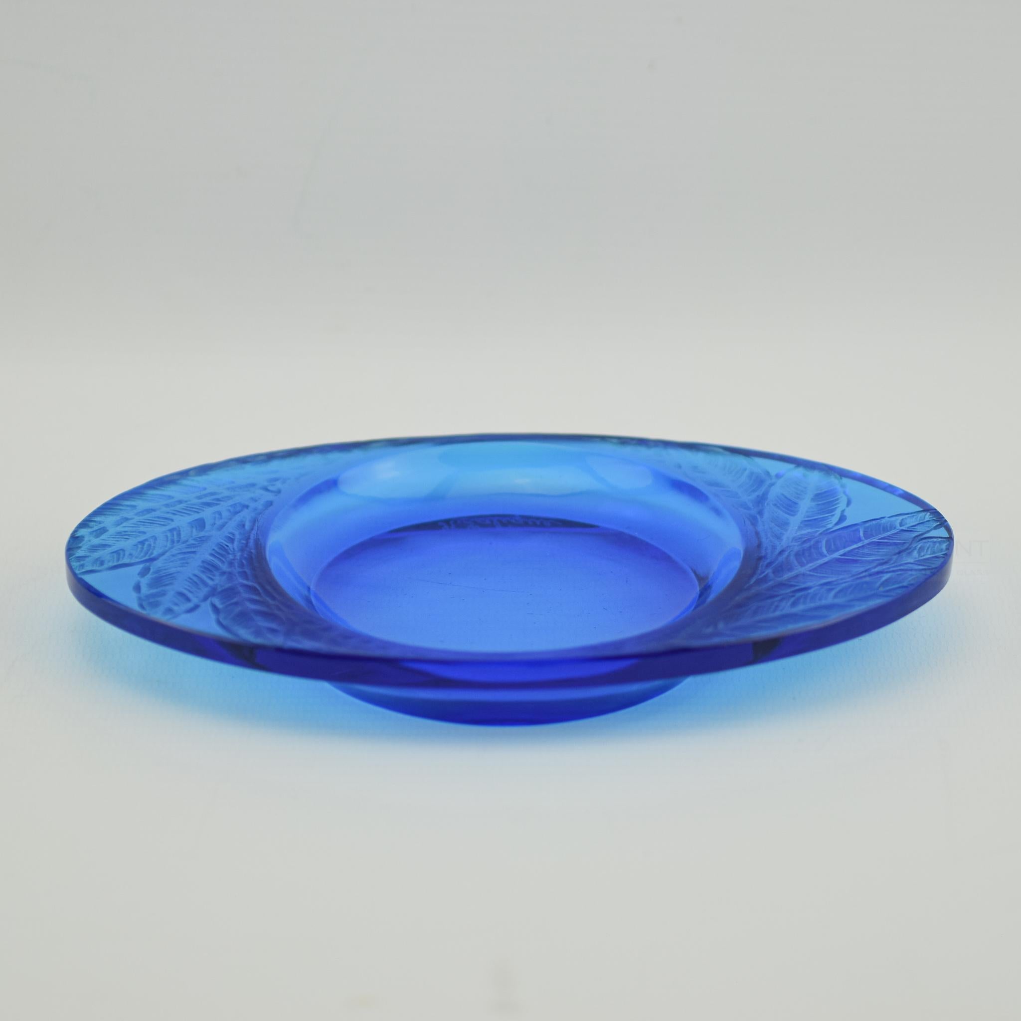 French Rene Lalique electric blue Feuilles ashtray C1924 For Sale
