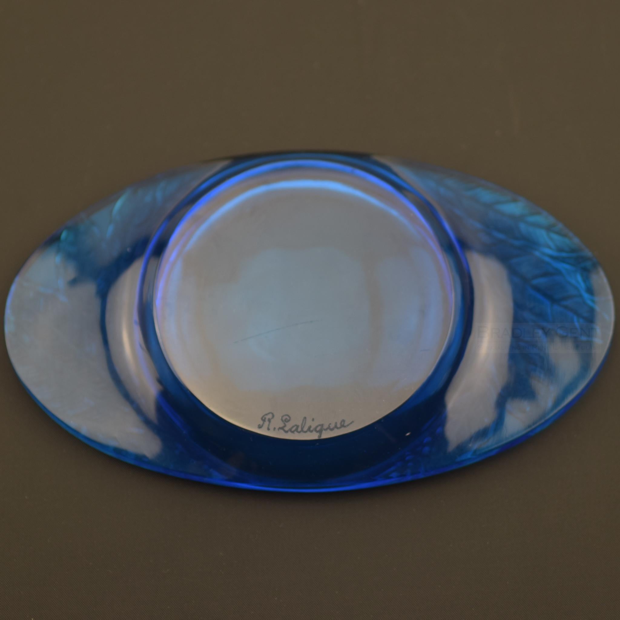 Molded Rene Lalique electric blue Feuilles ashtray C1924 For Sale