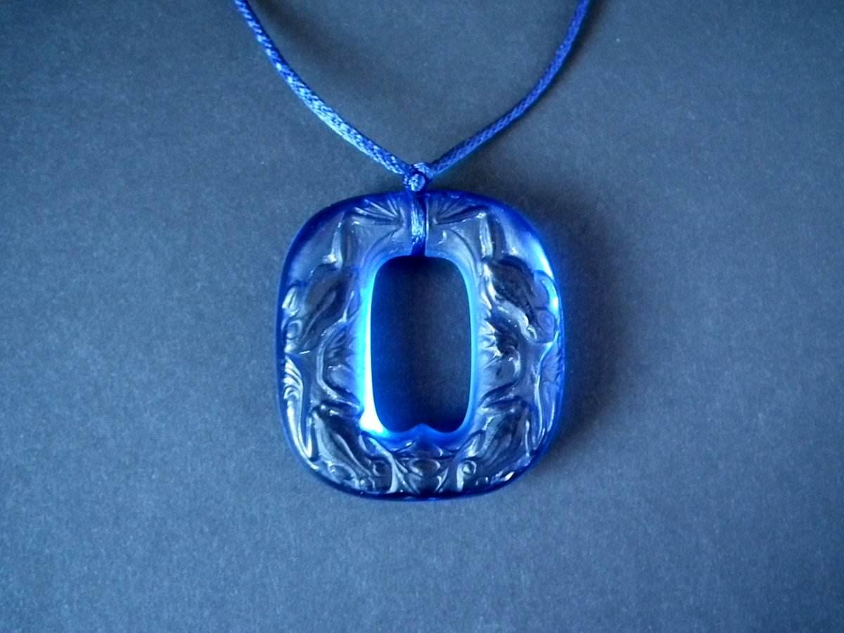 Art Deco Rene Lalique Electric Blue Glass 'Grenouilles' Pendant
