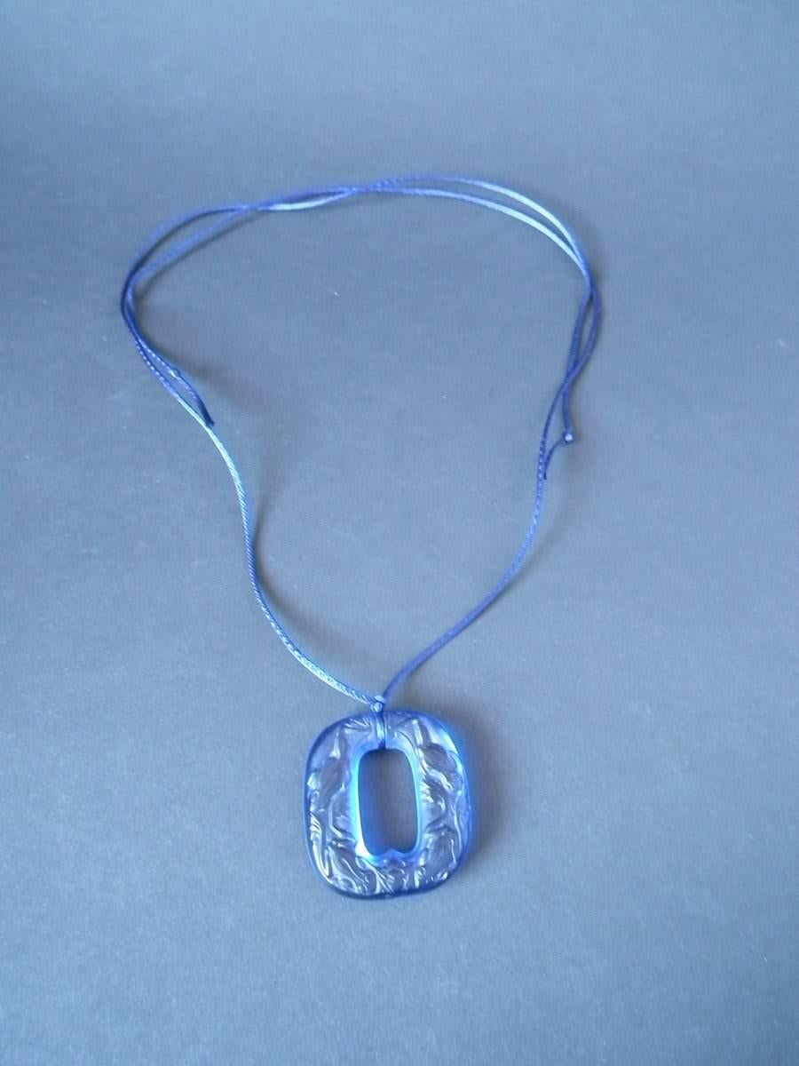 Français Rene Lalique Pendentif « Grenouilles » en verre bleu électrique